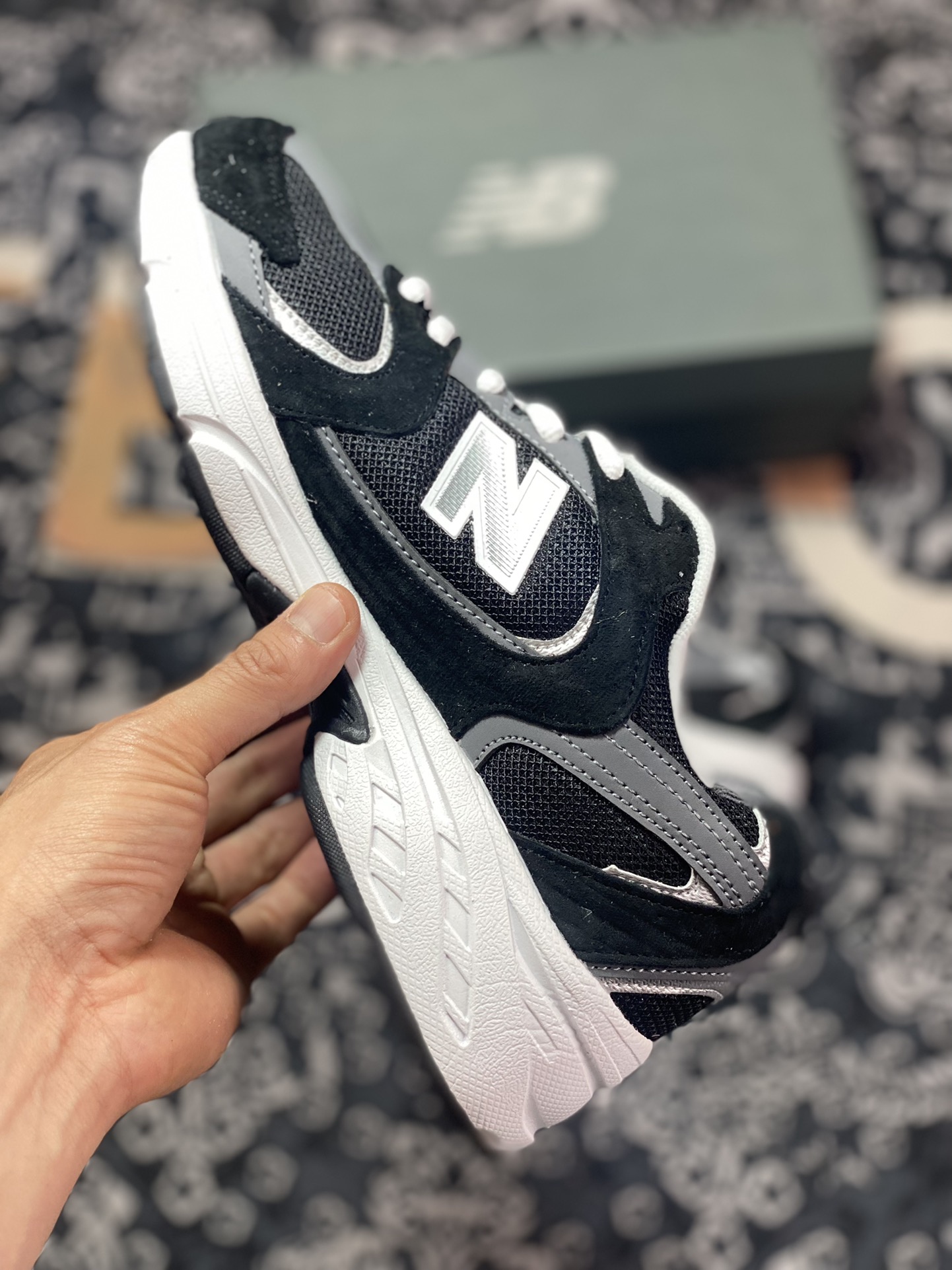 160 New Balance MR530系列复古老爹风网布跑步休闲运动鞋“黑灰白”MR530CC