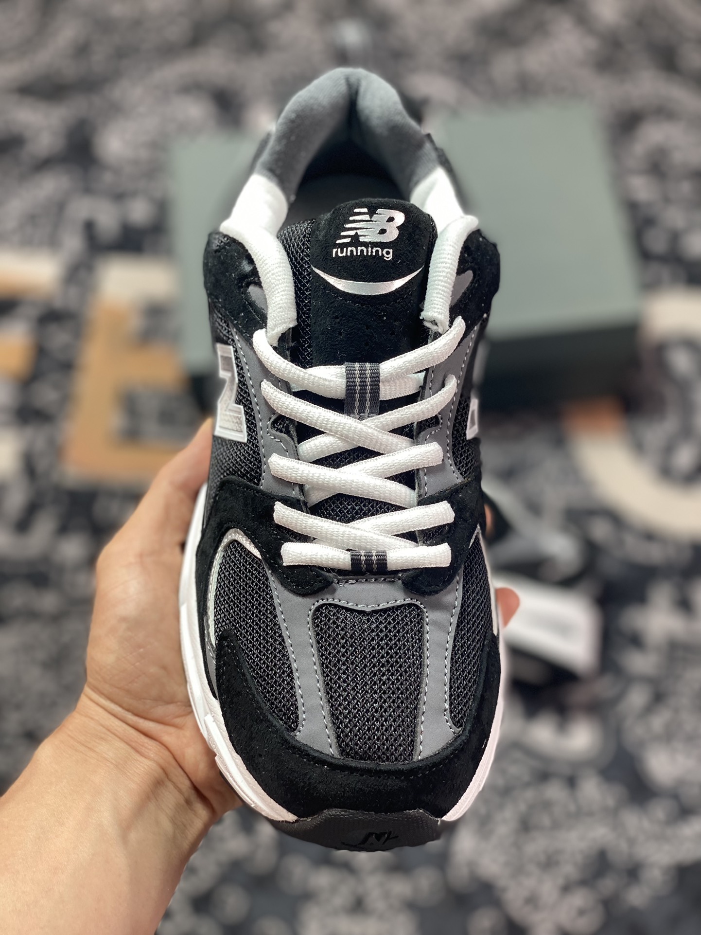 160 New Balance MR530系列复古老爹风网布跑步休闲运动鞋“黑灰白”MR530CC