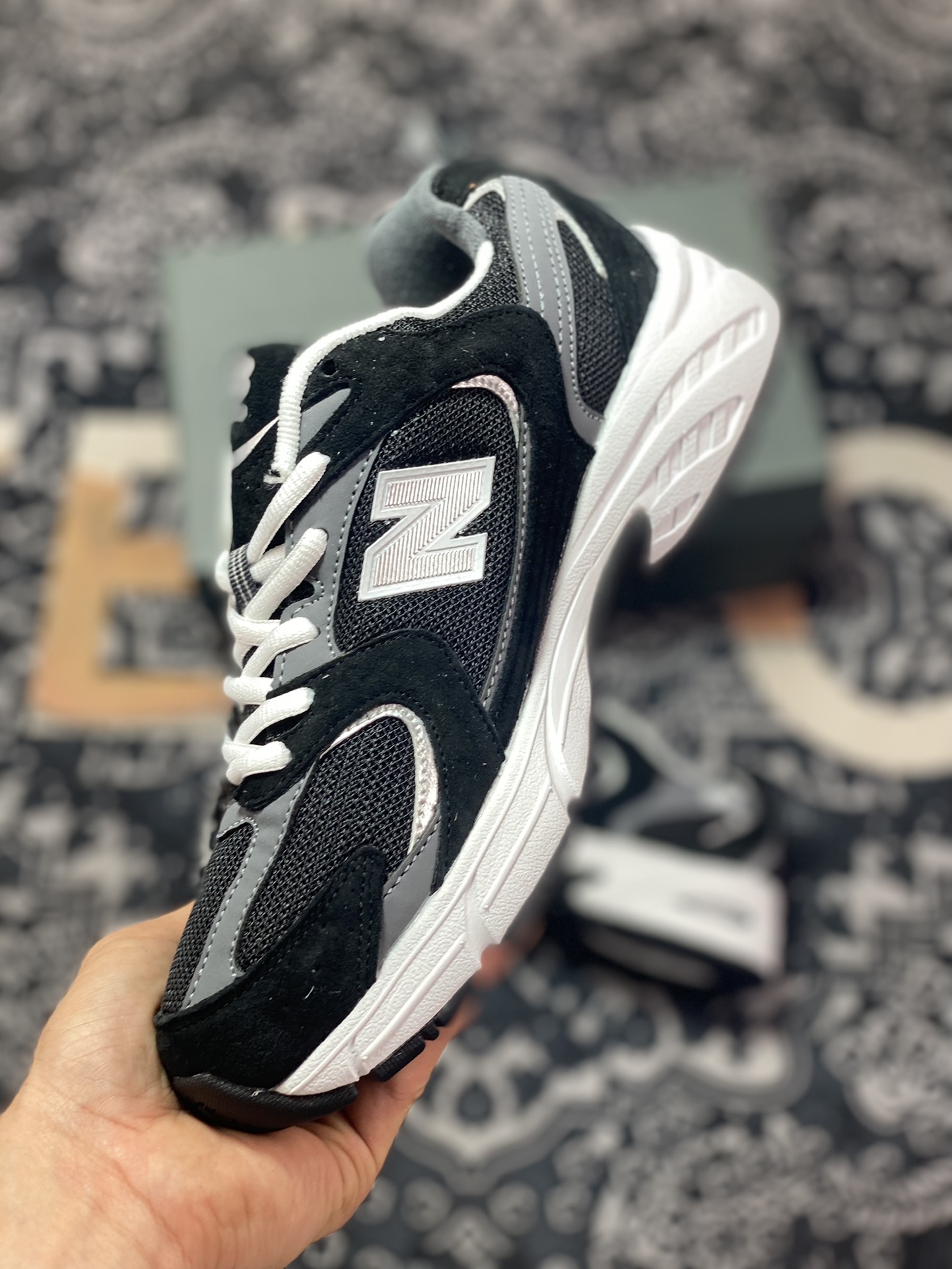 160 New Balance MR530系列复古老爹风网布跑步休闲运动鞋“黑灰白”MR530CC