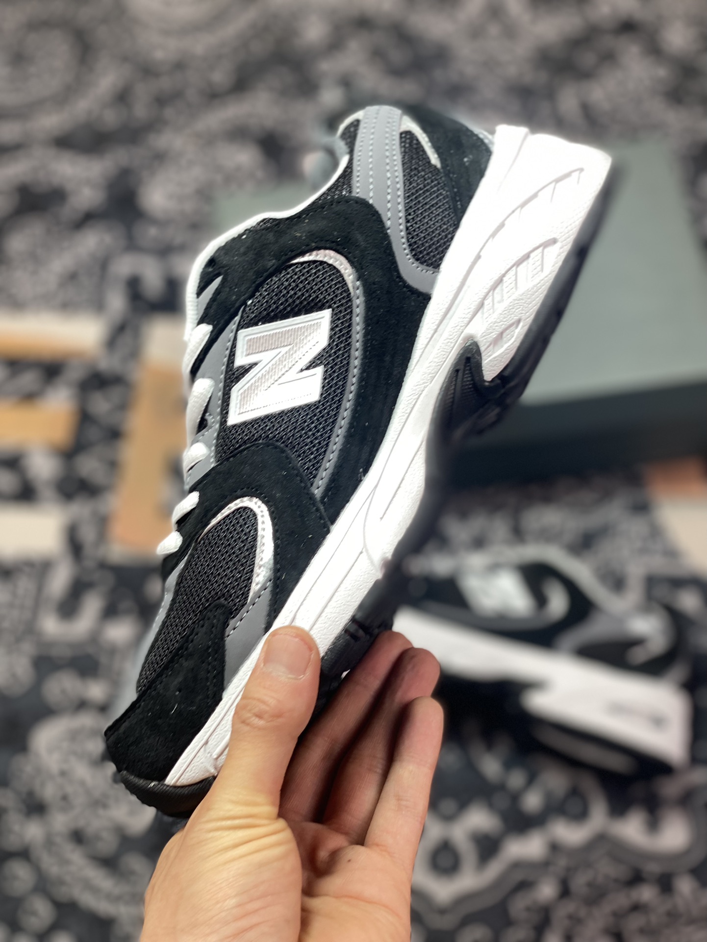 160 New Balance MR530系列复古老爹风网布跑步休闲运动鞋“黑灰白”MR530CC