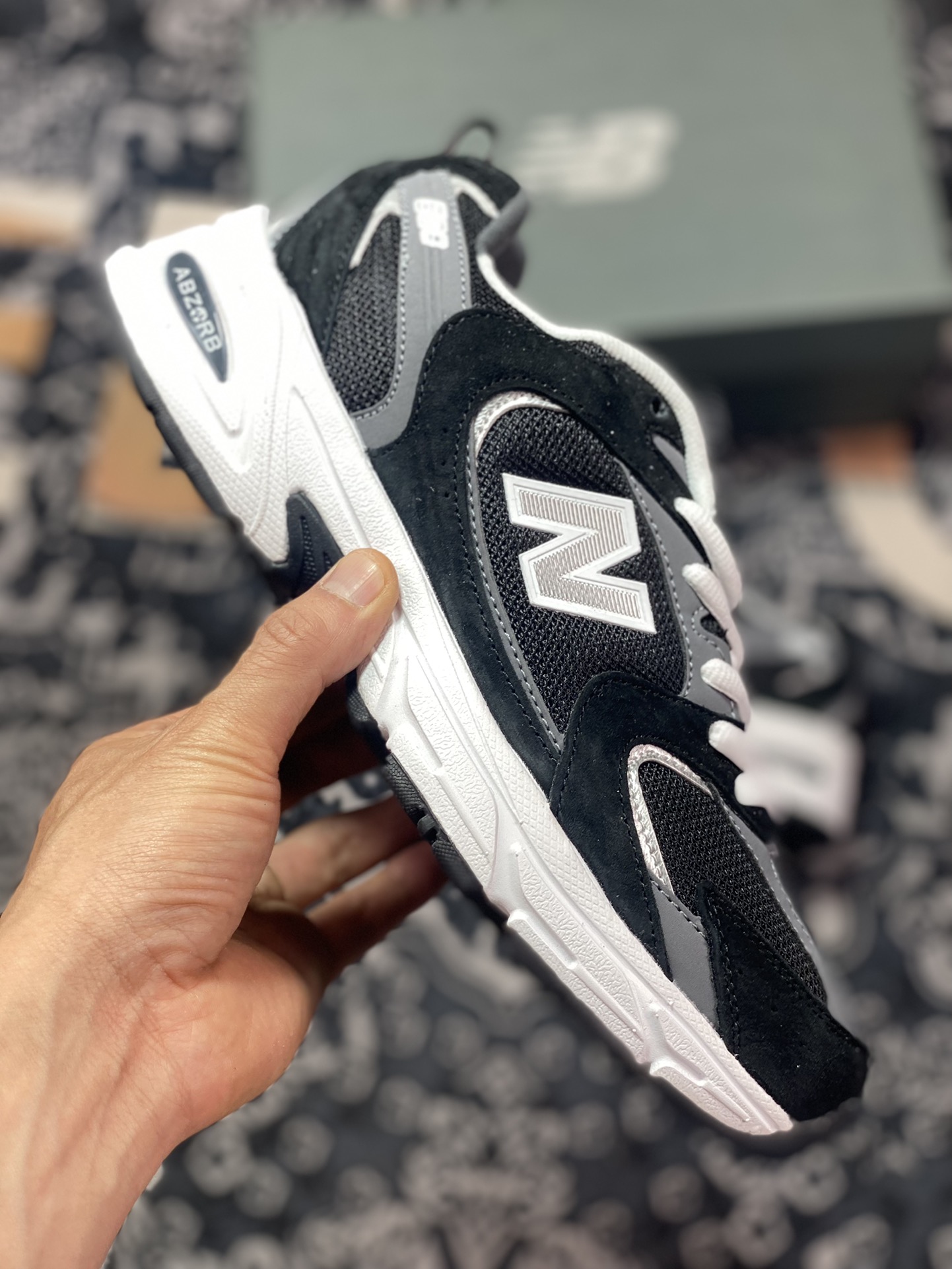 160 New Balance MR530系列复古老爹风网布跑步休闲运动鞋“黑灰白”MR530CC