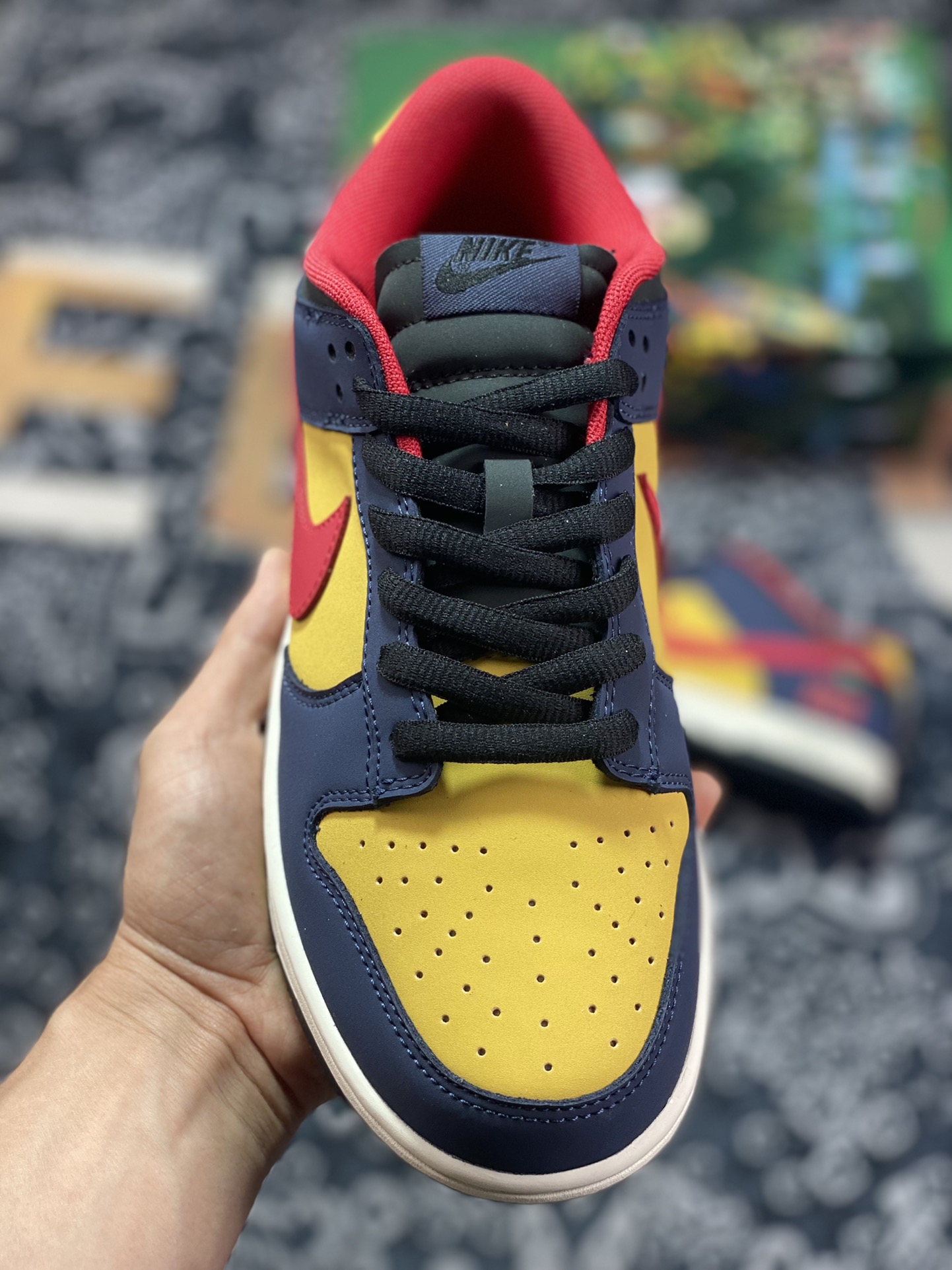 300 Otomo Katsuhiro x Nike SB Dunk Low”Snow Beach”扣篮板鞋“午夜蓝黄红”KK6388-639
