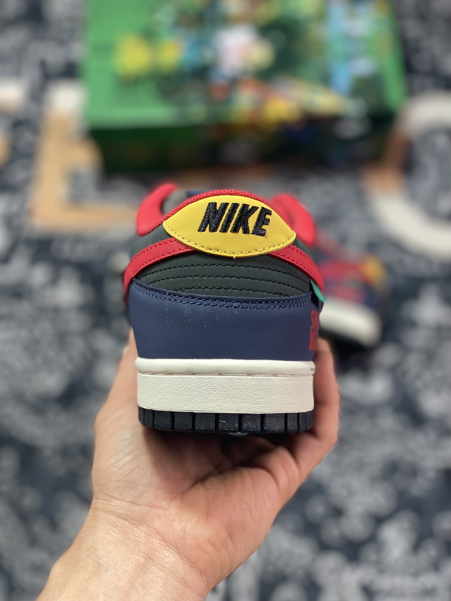 300 Otomo Katsuhiro x Nike SB Dunk Low”Snow Beach”扣篮板鞋“午夜蓝黄红”KK6388-639