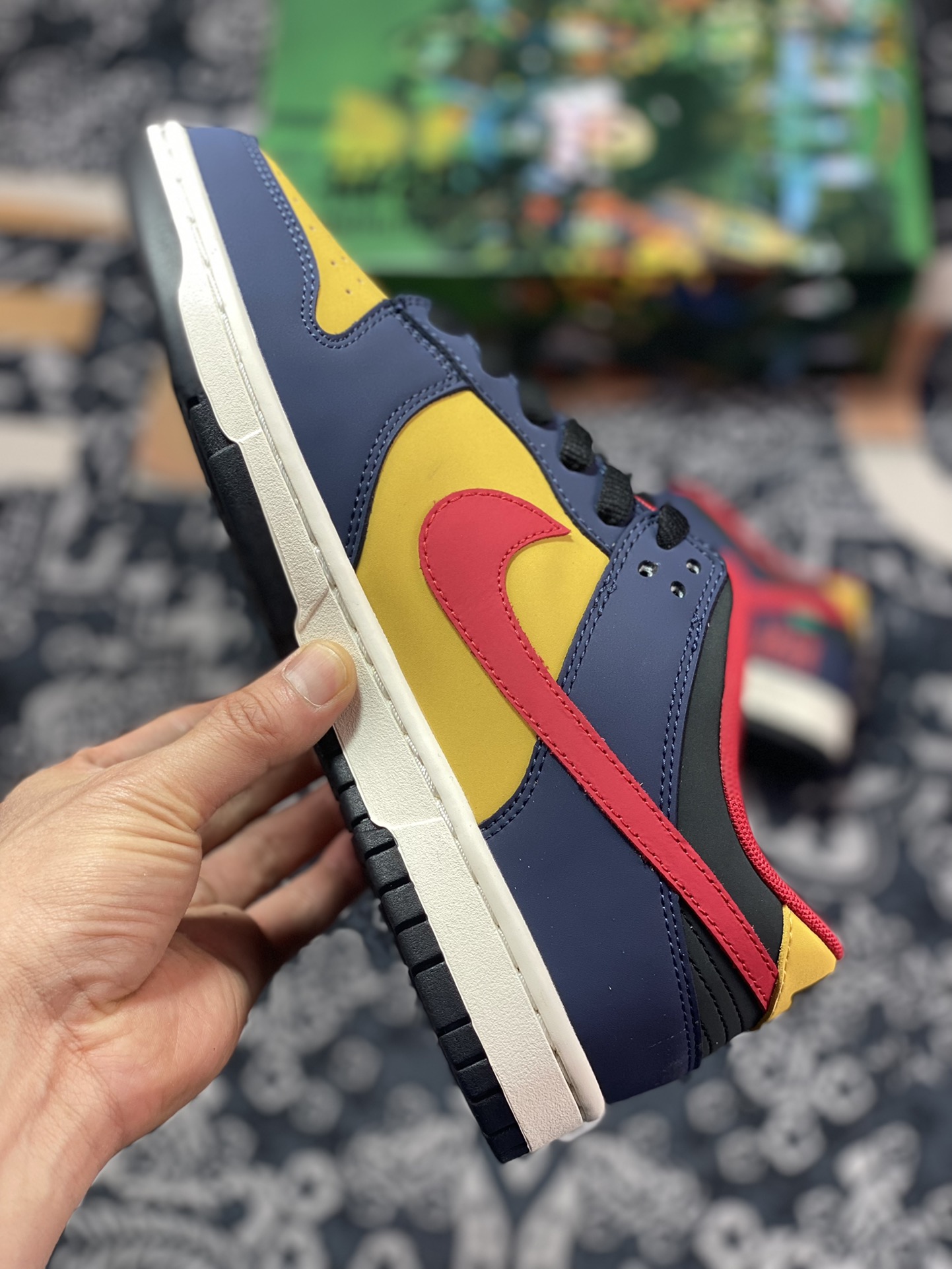 300 Otomo Katsuhiro x Nike SB Dunk Low”Snow Beach”扣篮板鞋“午夜蓝黄红”KK6388-639