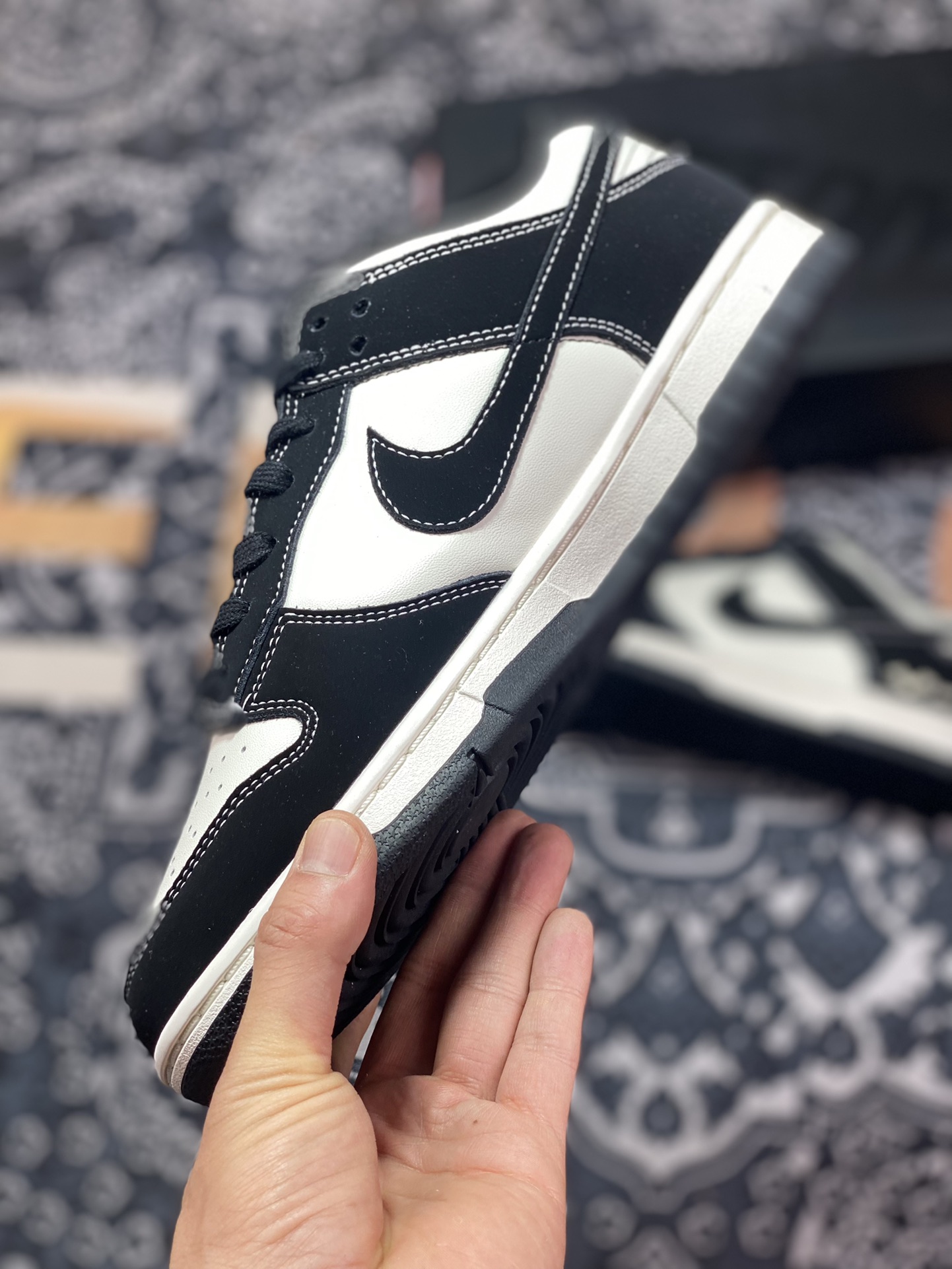280 Carhartt WIP x Nike SB Dunk Low”Black/Beige/Bat”扣篮板鞋“皮革黑米白卡哈特”FC1688-300
