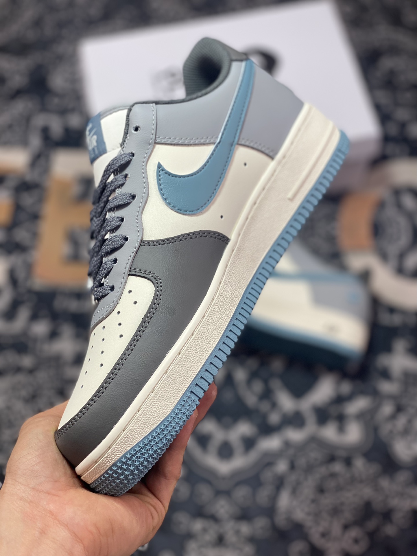 240 Comme des Garcons Play x Nike Air Force 1 '07 Low”CDG”空军一号板鞋“拼接深灰米白灰蓝CDG桃心”CJ0304-013