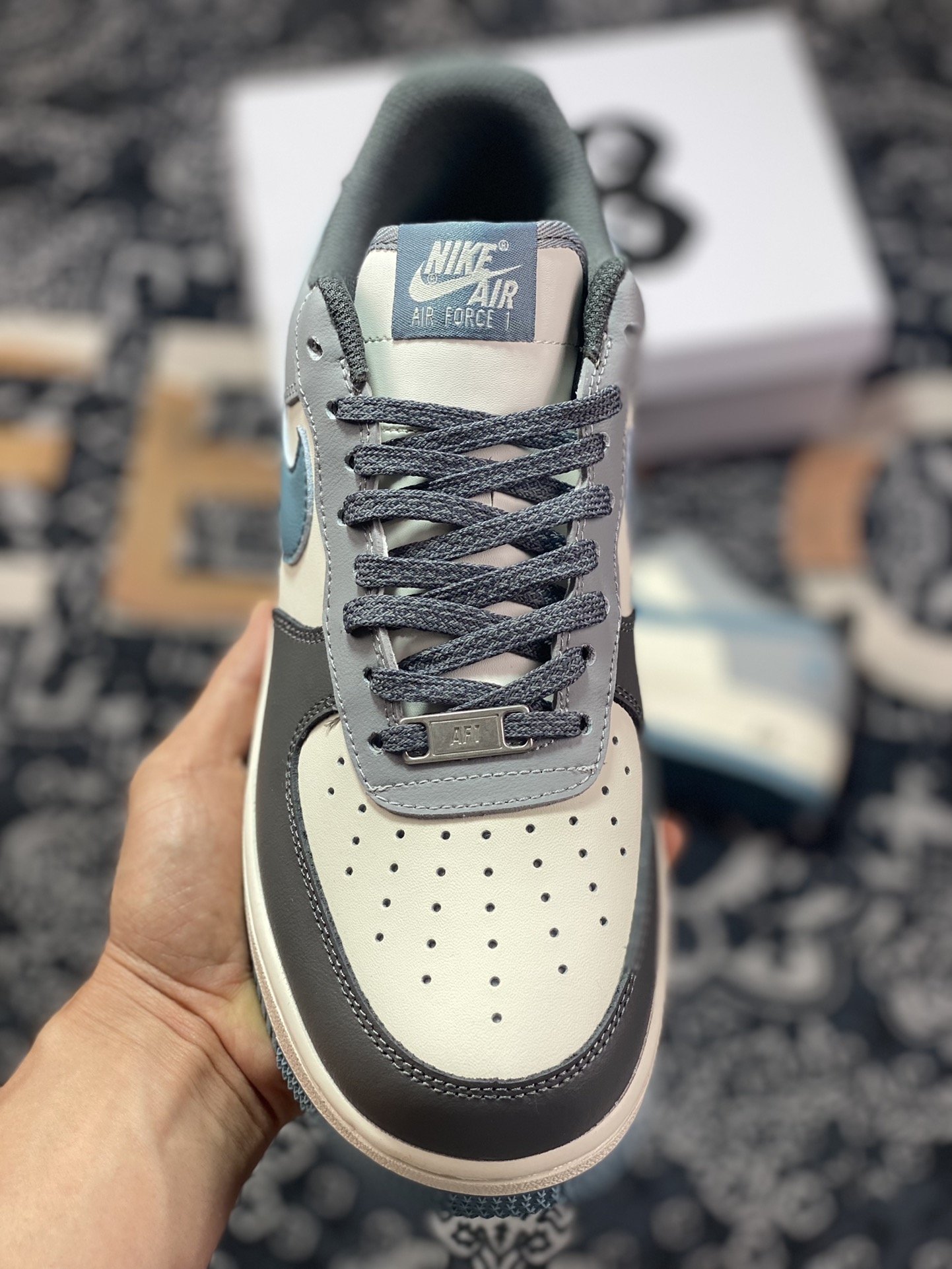 240 Comme des Garcons Play x Nike Air Force 1 '07 Low”CDG”空军一号板鞋“拼接深灰米白灰蓝CDG桃心”CJ0304-013