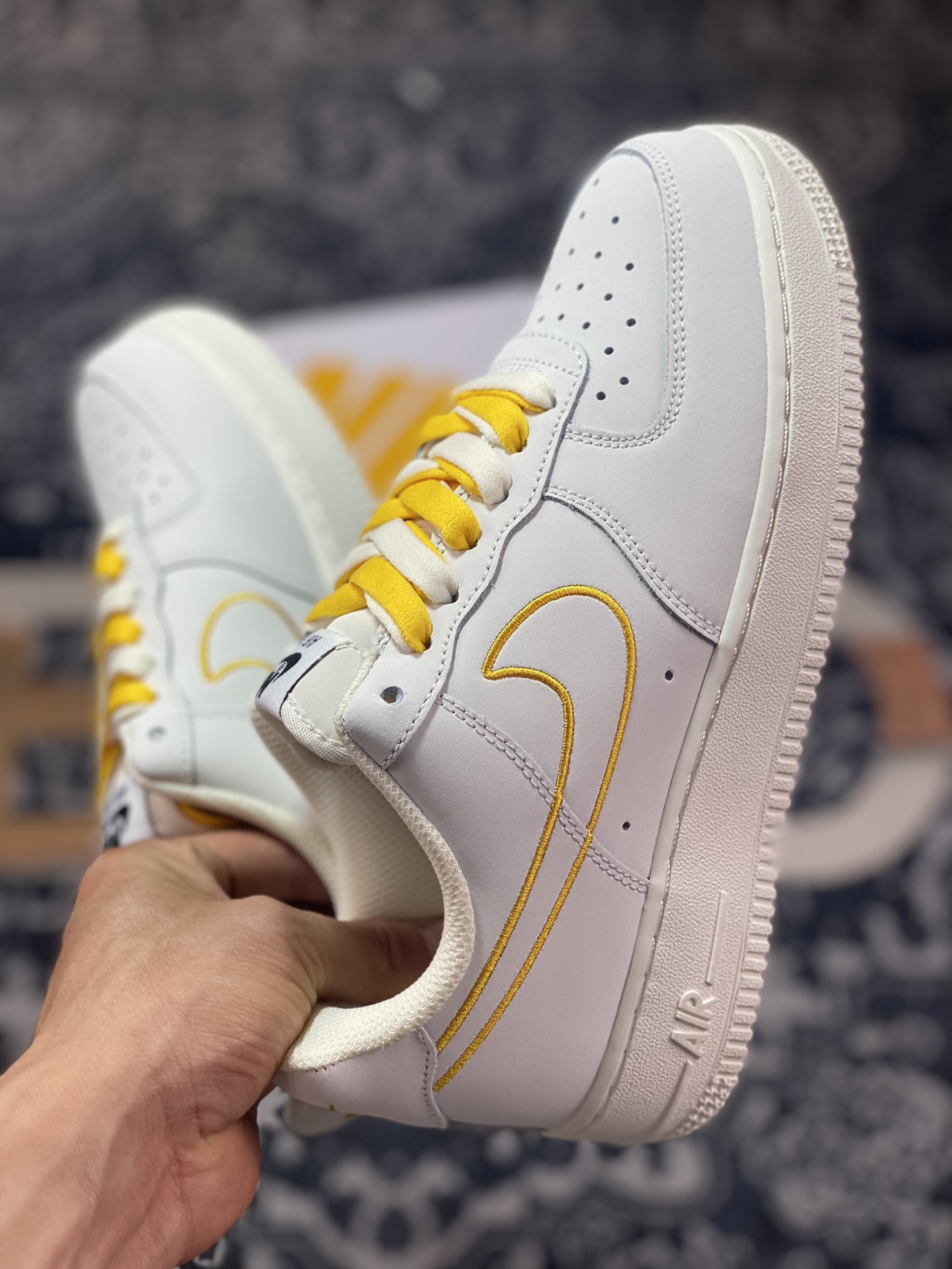 200 Nike Air Force 1'07 LV8”First Use Yellow”空军一号经板鞋“皮革白黄刺绣钩子”CL6326-168