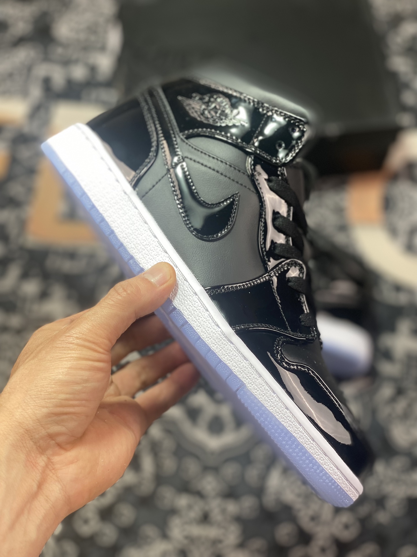 220 Air Jordan 1 Mid 漆皮拼接黑中帮系列  DV1308-004