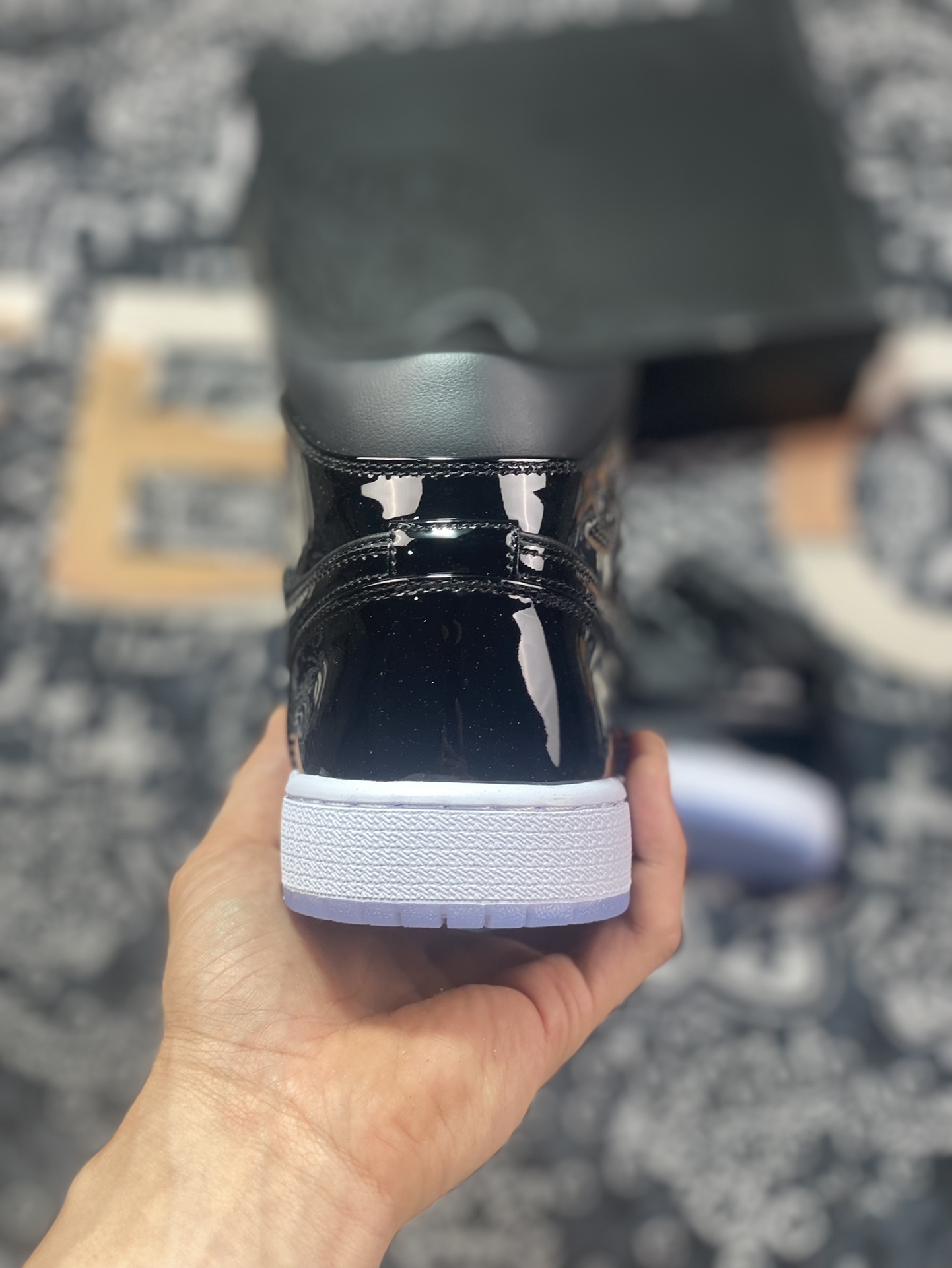 220 Air Jordan 1 Mid 漆皮拼接黑中帮系列  DV1308-004