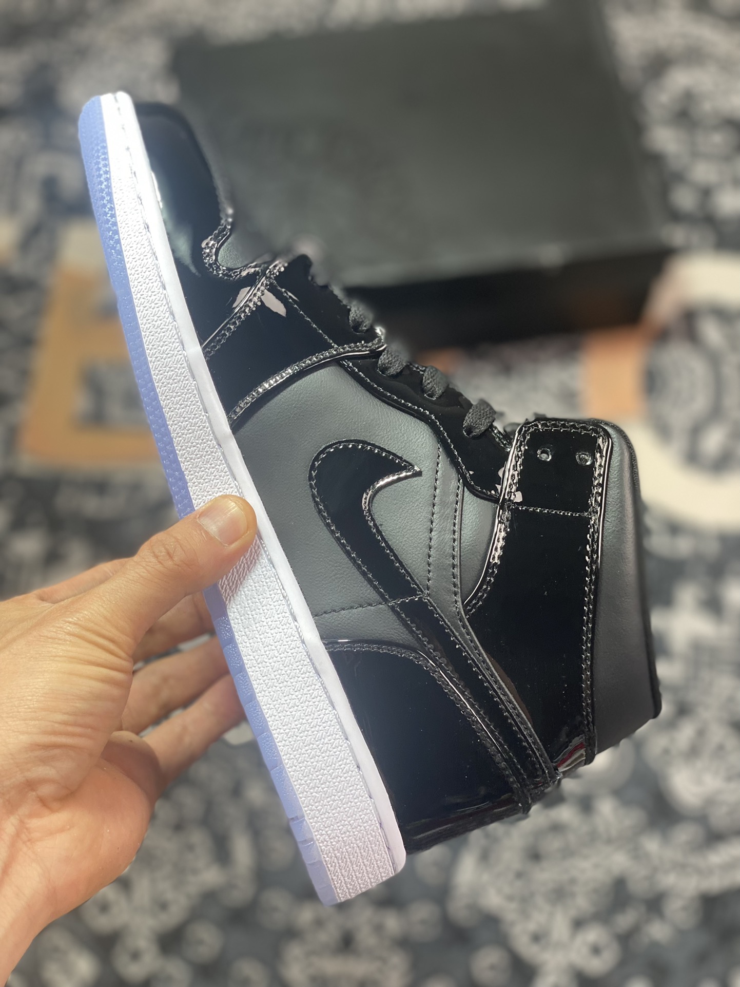 220 Air Jordan 1 Mid 漆皮拼接黑中帮系列  DV1308-004
