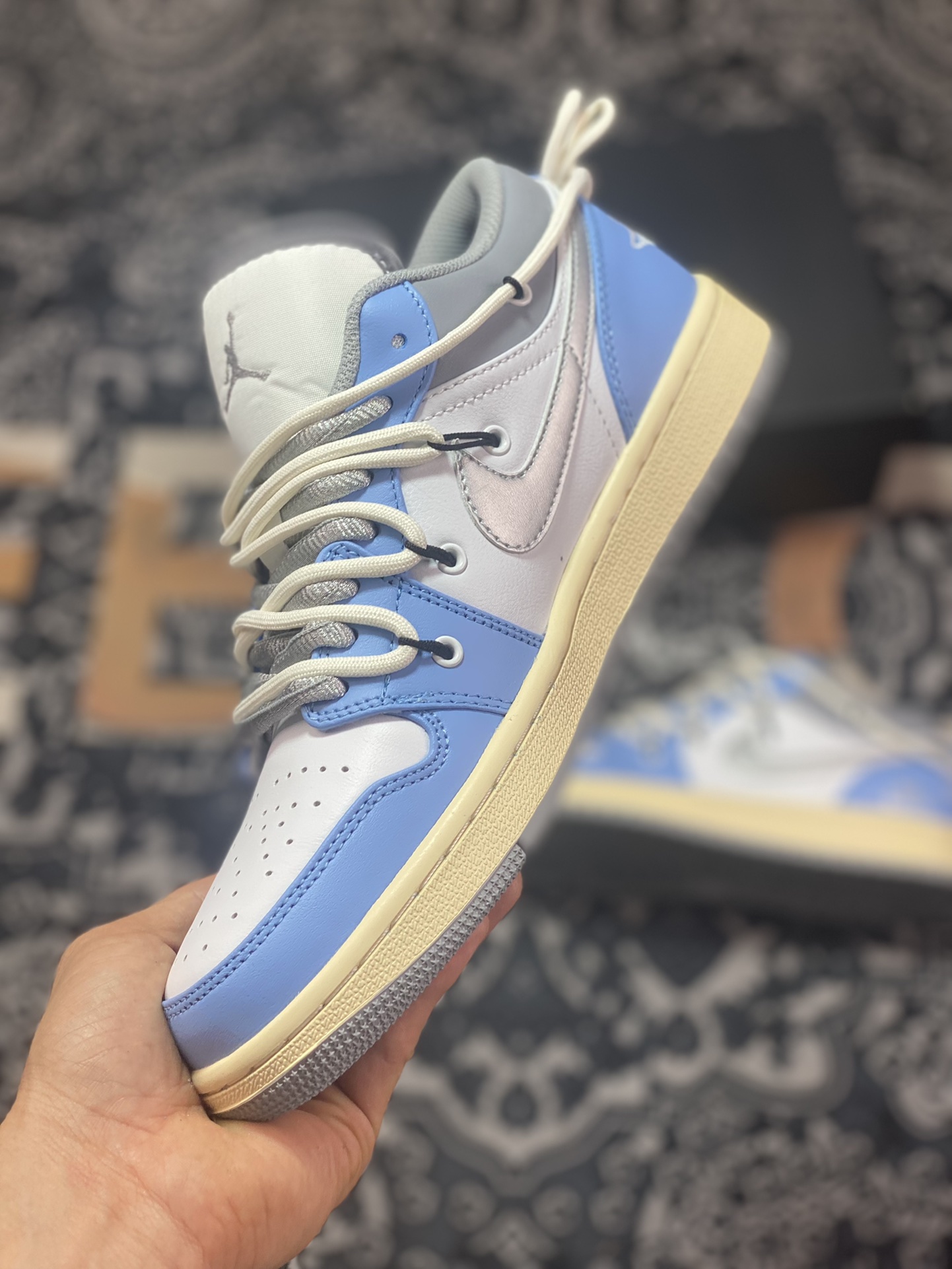 220 Air Jordan 1 Low 绑带白蓝银  553558-053