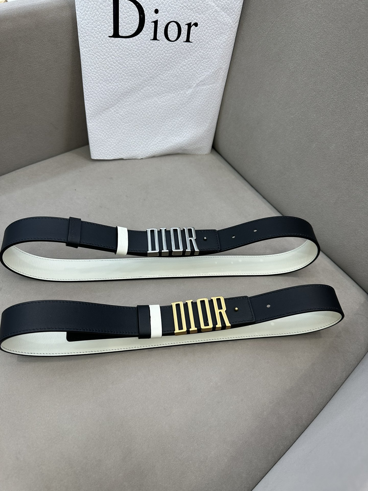 迪奥Dior腰带双面撞色设计4个经典