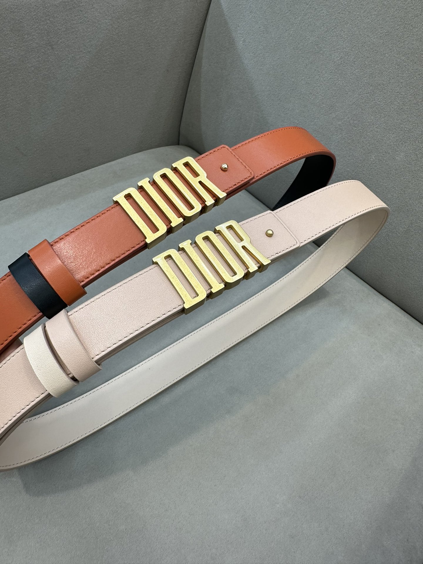 迪奥Dior腰带双面撞色设计4个经典