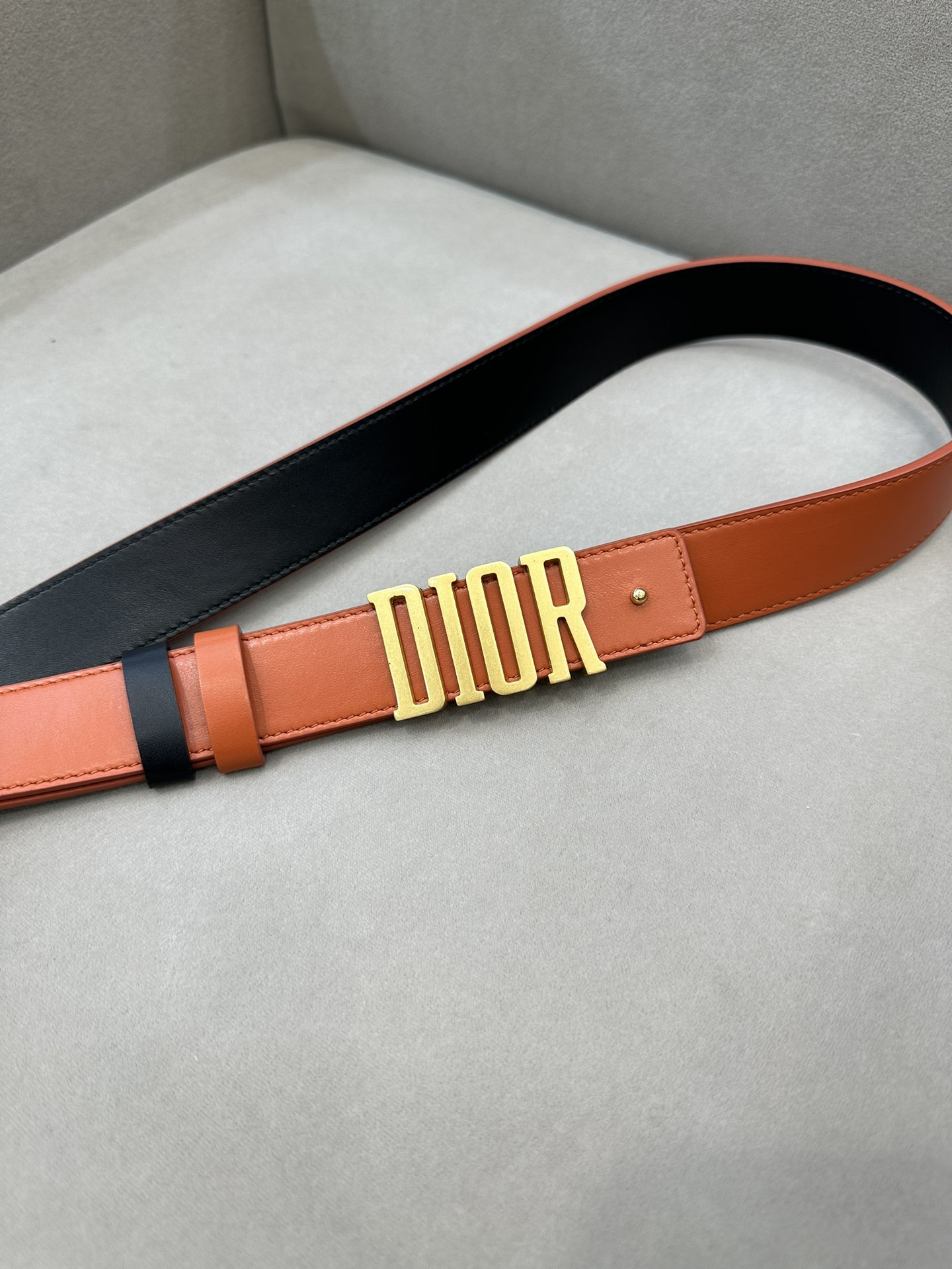 迪奥Dior腰带双面撞色设计4个经典
