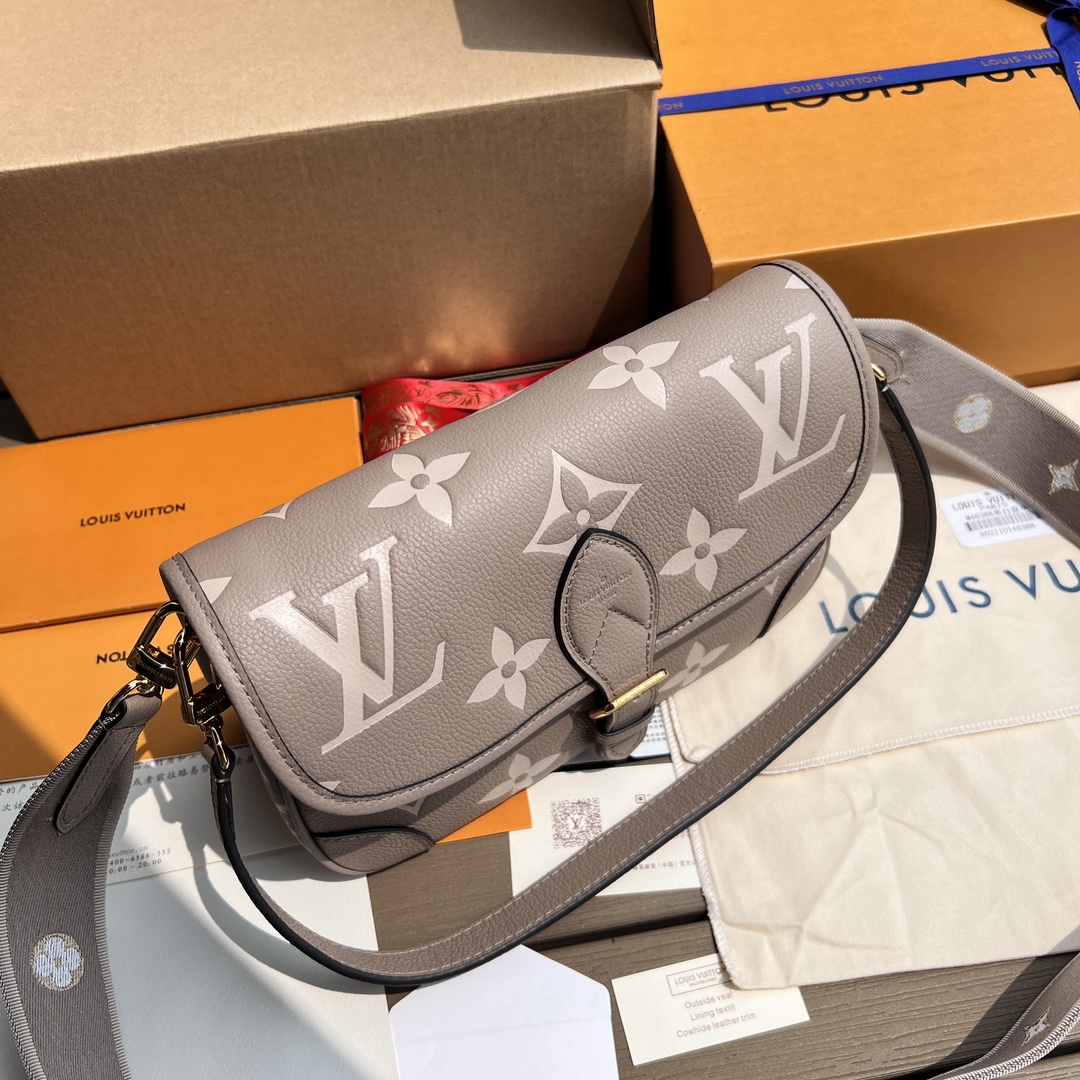 非市场普通货 进口皮料半钢五金 m46583尺寸:23×16×8.5cmLV海外渠道资源特供法棍包❗️本