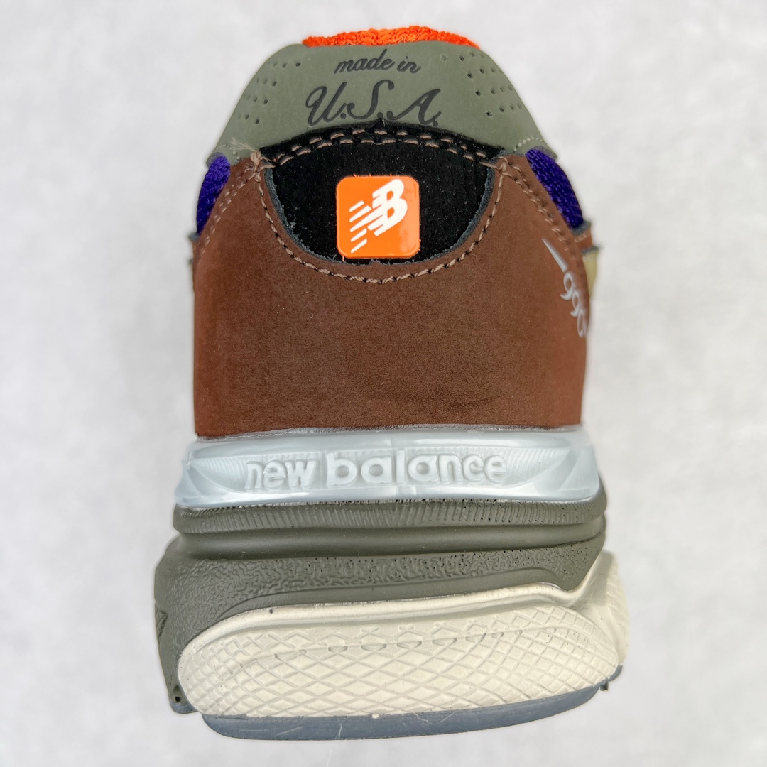 图片[8]-＃K版纯原福利 New Balance M990BT3 新百伦NB990V3 绿棕黑 第三代总统复古慢跑鞋 正确3M反光细节 原楦原纸版开发 正确6层组合底模精密开发 搭载全新碳素中底 后跟透明TPU水晶装饰条稳固 沿用了引以为傲的跑鞋手工技艺 采用猪皮绒面并包裹局部透气网面的鞋身设计 菱网鞋舌上刻有New Balance USA 鞋面依旧身着经典的大热之灰 彰显了其高端的品质身份 尺码：36 37 37.5 38 38.5 39 40 40.5 41.5 42 42.5 43 44 45-选品中心