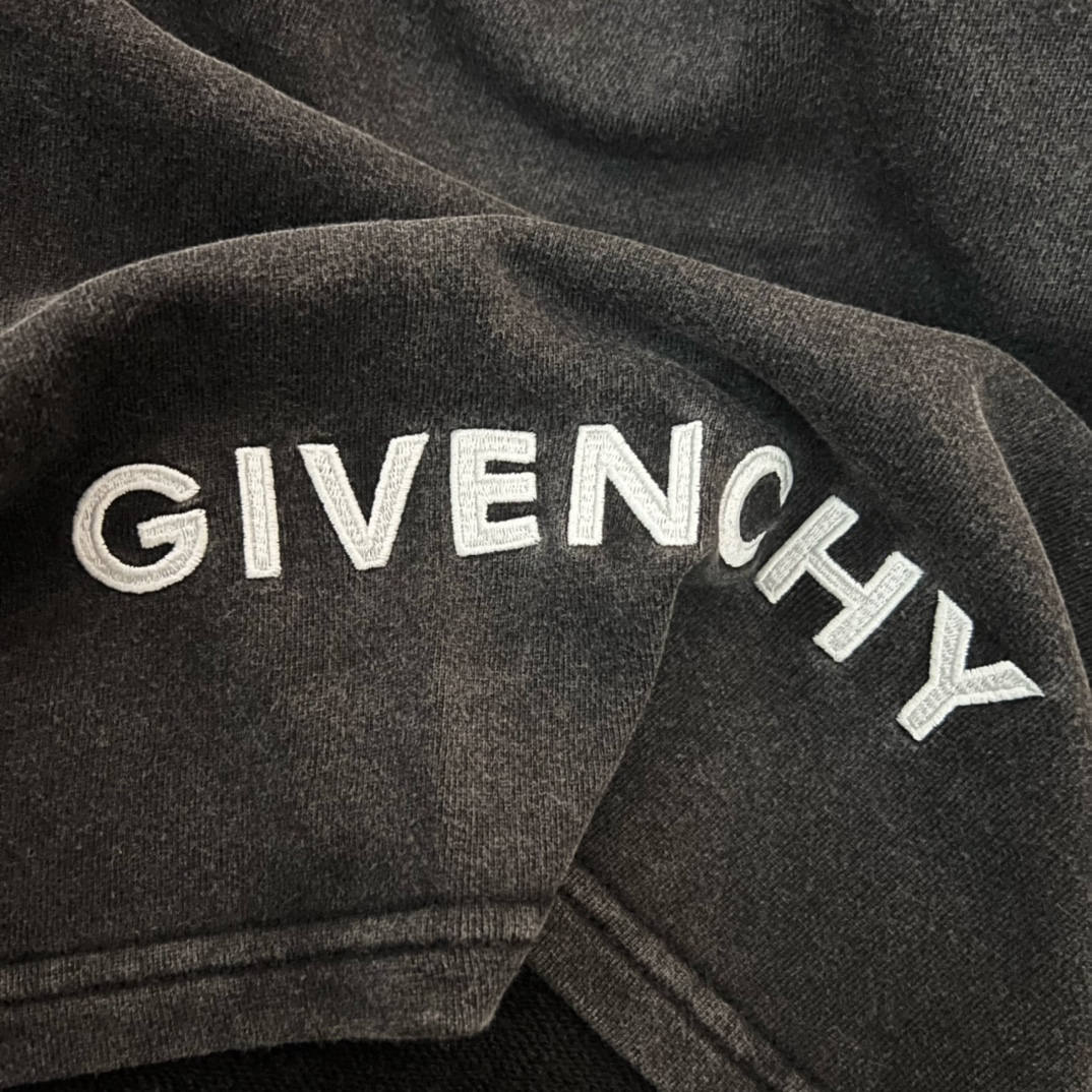 190 GIVENCHY/纪梵希经典款水洗灰经典LOGO刺绣款休闲短裤