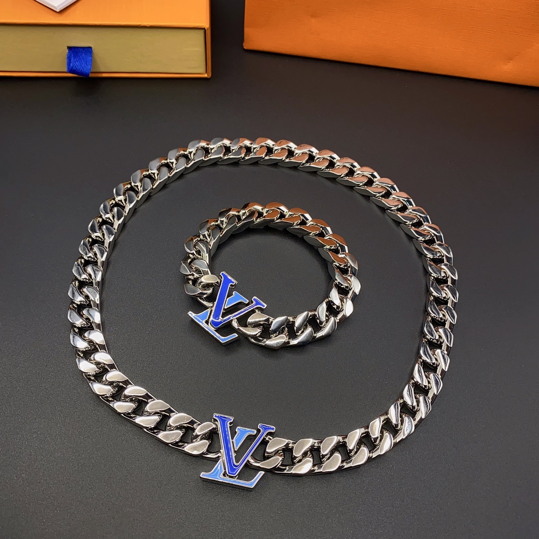 NO:359621,Necklace P bracelet LV Cuban necklace bracelet New arrival, Lv necklace Lv bracelet, louis vuitton, necklace, bracelet19860909项链p手链LV古巴项链手链 新款到货,Lv项链Lv手链,louis vuitton,necklace,bracelet,Jewelry