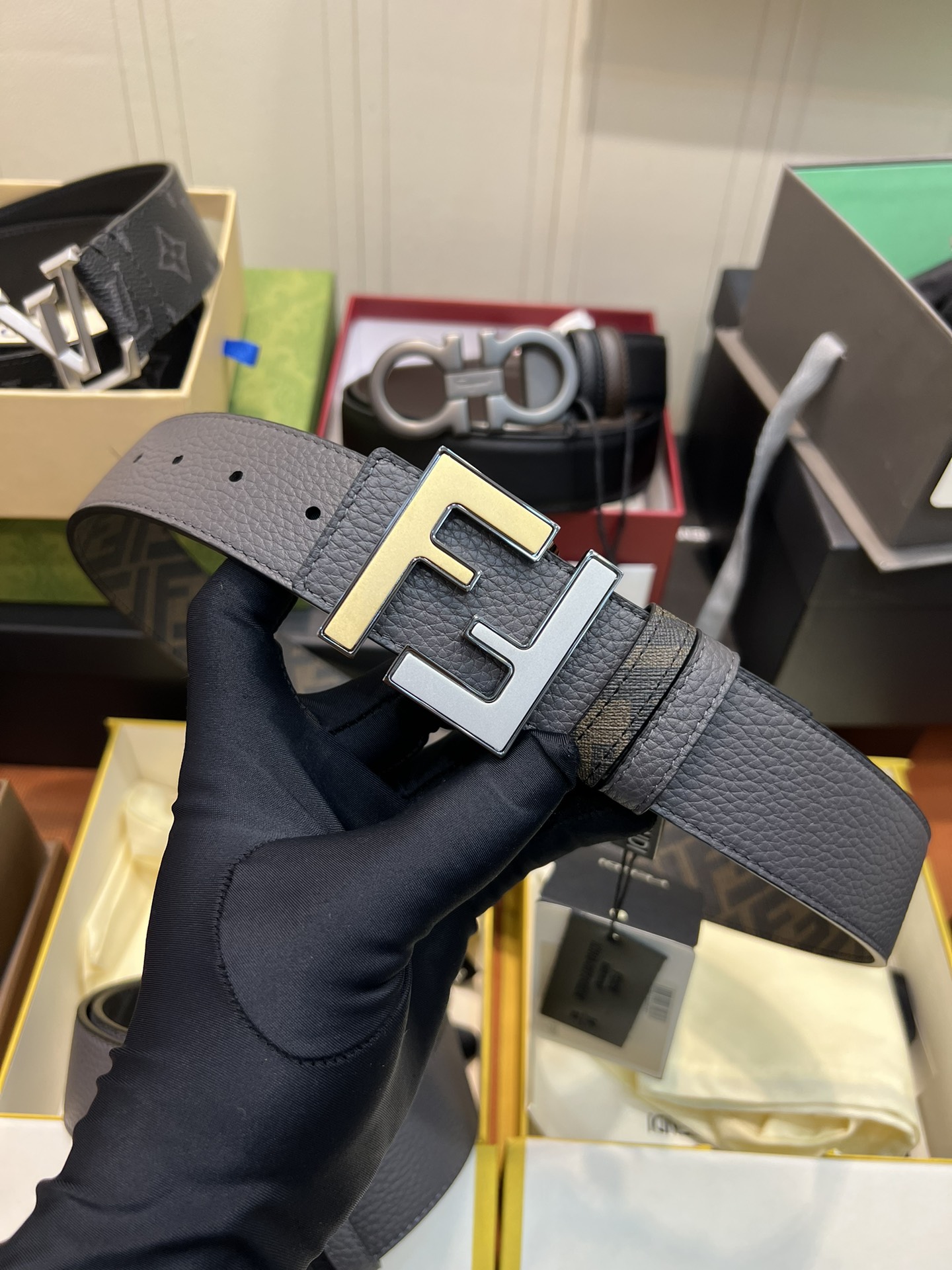Fendi 4.0宽度男士 皮带 芬迪面料搭配荔枝纹双面可用 双色五金扣精品五金挂扣