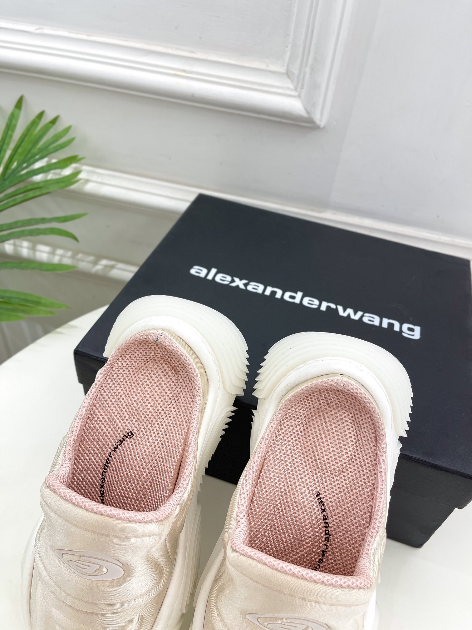 Alexanderwang压力山大王