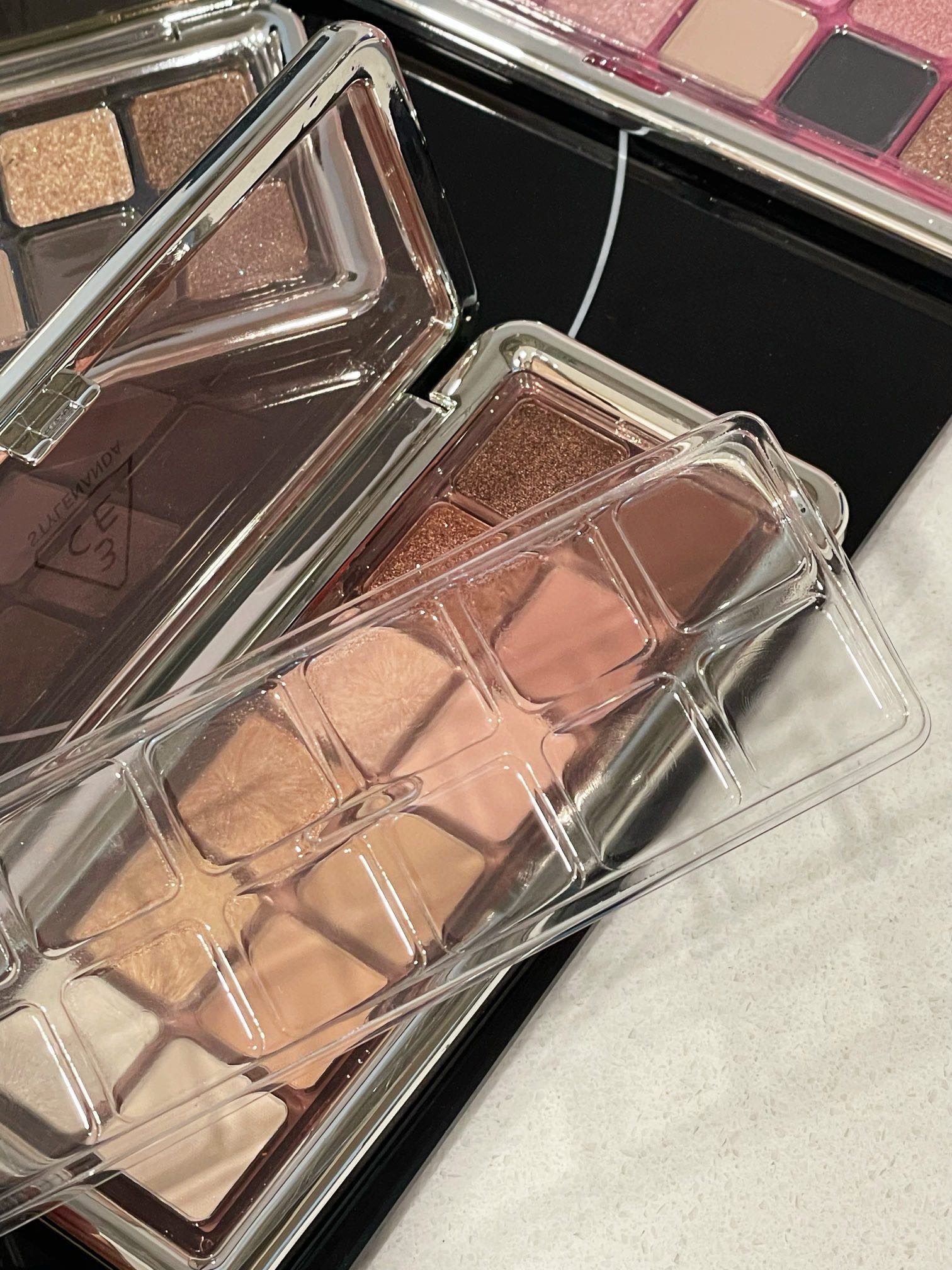 甄选版 新款𝟑𝐂𝐄𝟏𝟐色眼影盘 虞书欣同款渠道