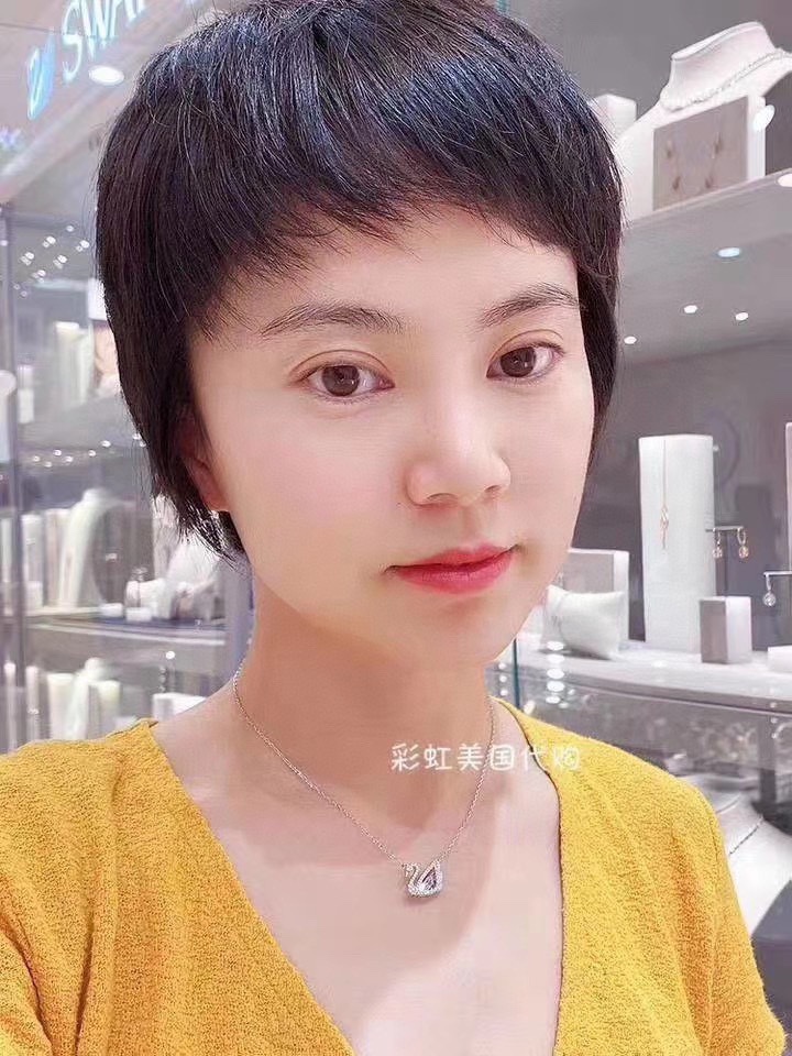  Swaro*ski 白色天鹅 跳动的心 锁骨项链，品牌逾125年艺术造诣，中央的白色Swaro*ski