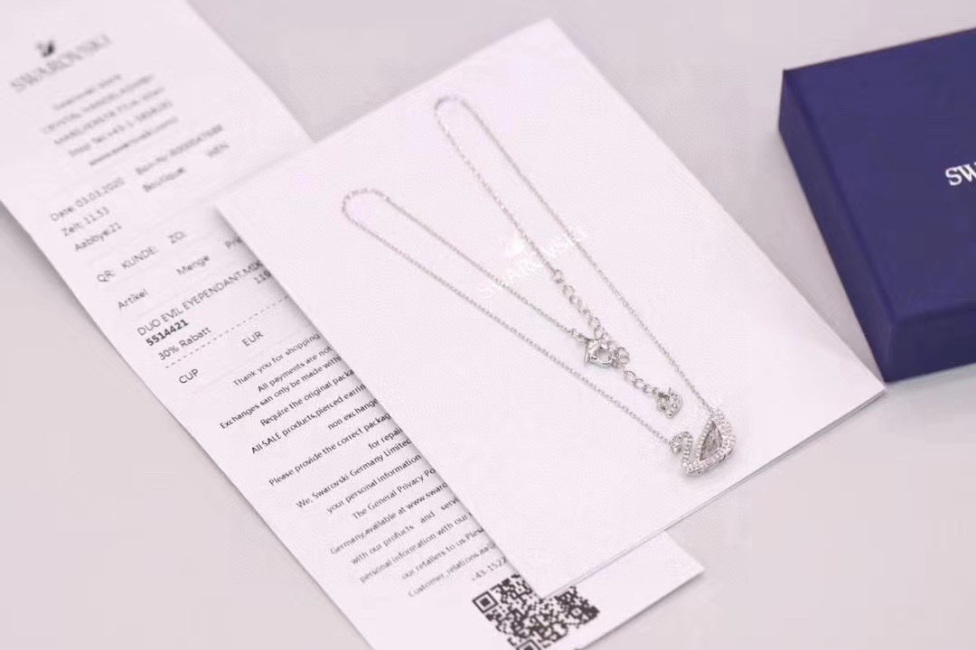  Swaro*ski 白色天鹅 跳动的心 锁骨项链，品牌逾125年艺术造诣，中央的白色Swaro*ski