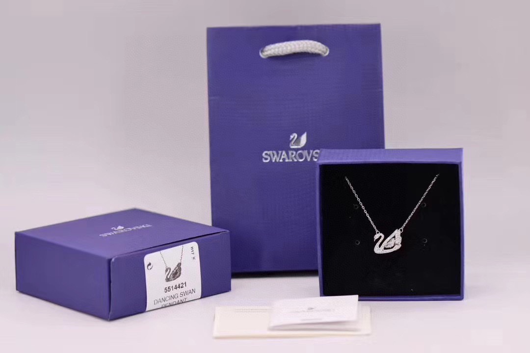  Swaro*ski 白色天鹅 跳动的心 锁骨项链，品牌逾125年艺术造诣，中央的白色Swaro*ski
