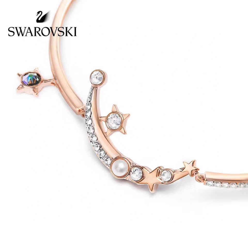  Swarovski 玫瑰金 星月蜜语幻彩手镯

这款镀玫瑰金色的星星装饰缀有闪亮迷人的深蓝色及白色Sw