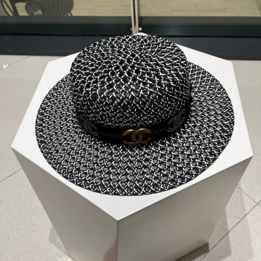 【CHANEL香奈儿】新款草编平顶遮阳草帽盆帽🤩沙滩风，简约大方，百搭单品～出街首选，新款帽型超美腻，新品上架