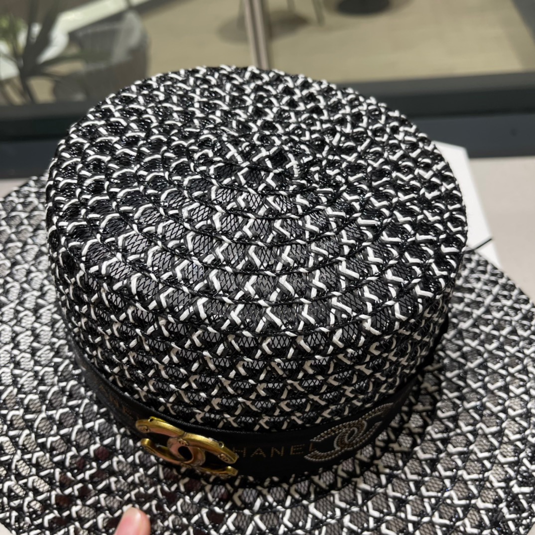 【CHANEL香奈儿】新款草编平顶遮阳草帽盆帽🤩沙滩风，简约大方，百搭单品～出街首选，新款帽型超美腻，新品上架