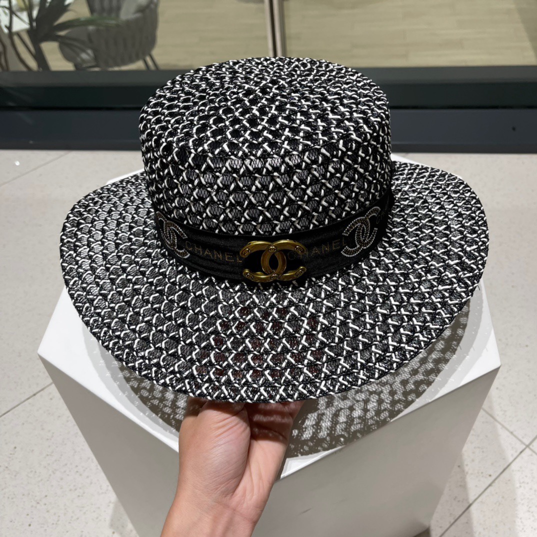 【CHANEL香奈儿】新款草编平顶遮阳草帽盆帽🤩沙滩风，简约大方，百搭单品～出街首选，新款帽型超美腻，新品上架