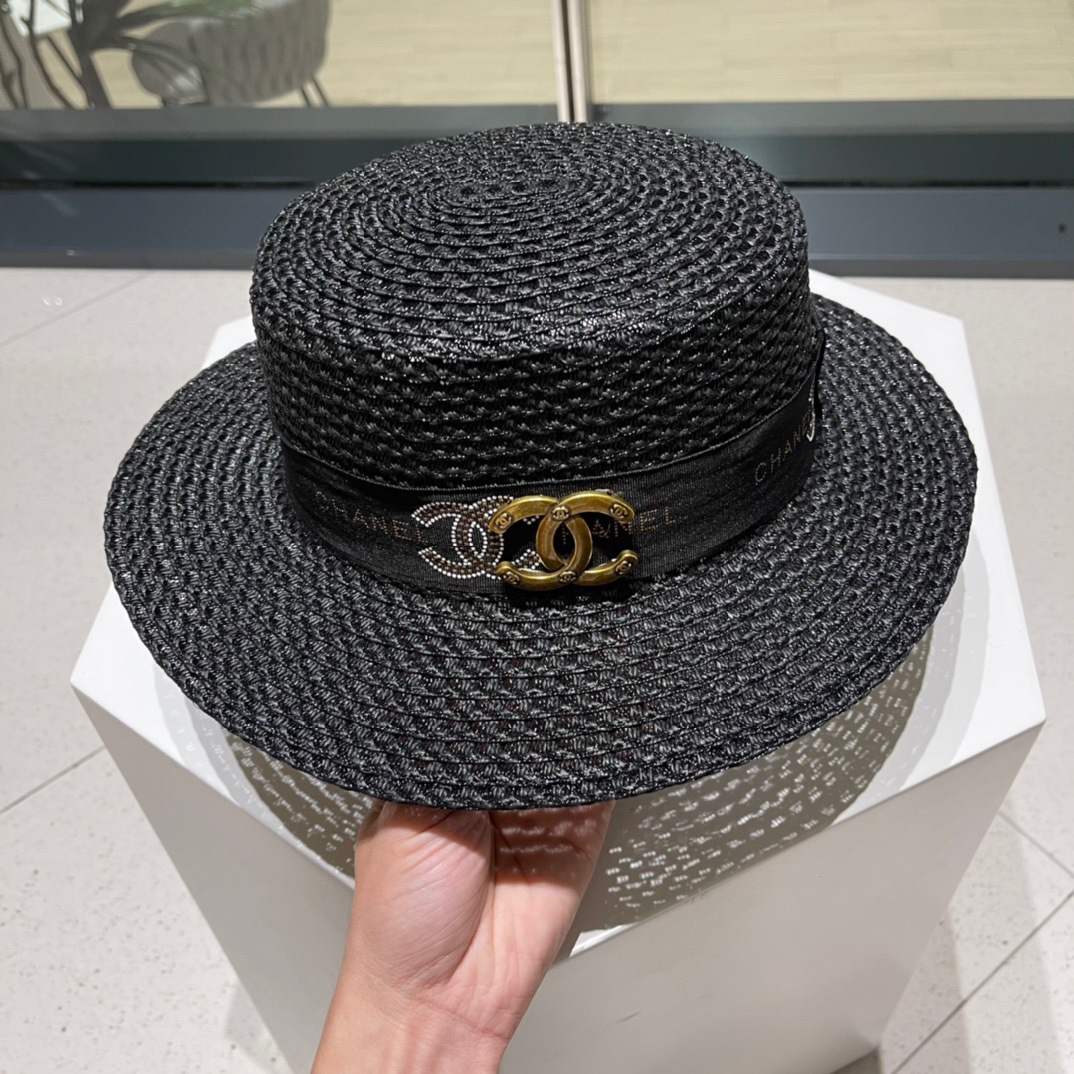 【CHANEL香奈儿】新款草编平顶遮阳草帽盆帽🤩沙滩风，简约大方，百搭单品～出街首选，新款帽型超美腻，新品上架