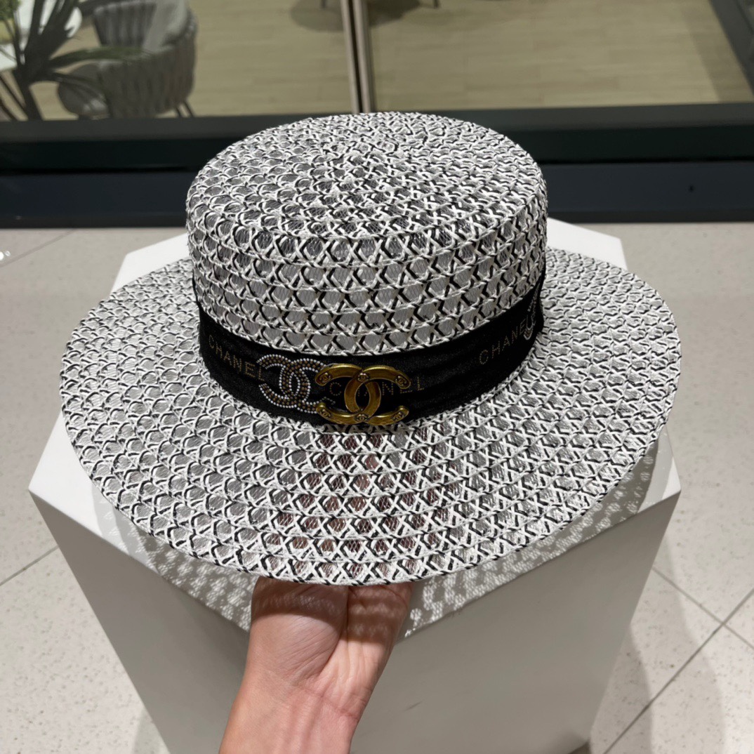 【CHANEL香奈儿】新款草编平顶遮阳草帽盆帽🤩沙滩风，简约大方，百搭单品～出街首选，新款帽型超美腻，新品上架