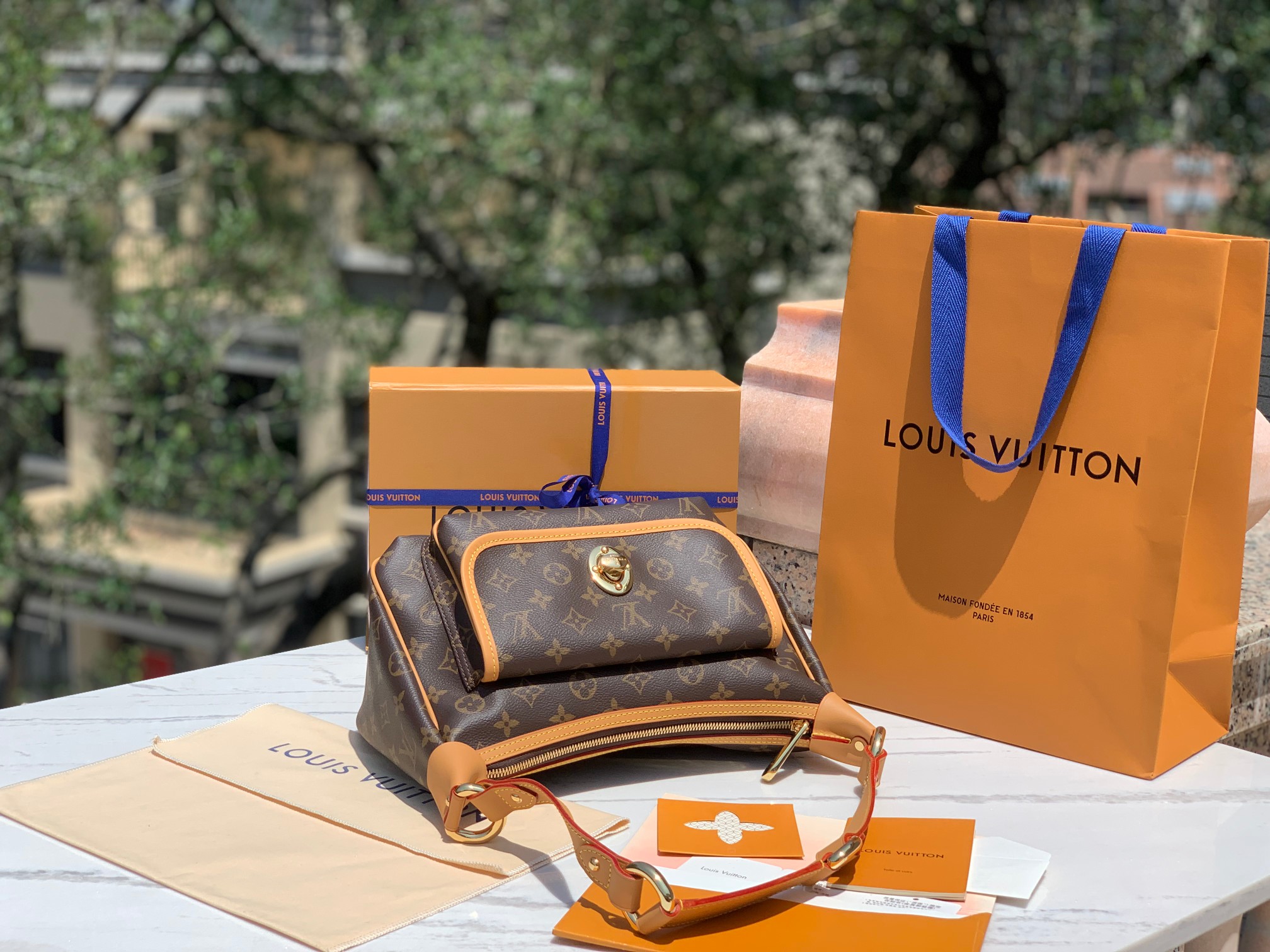 🌼m40077尺寸:28x20x12cm 贸易公司订单！绝版的Lv小金豆中号腋下包，不愧是中古人气王，太