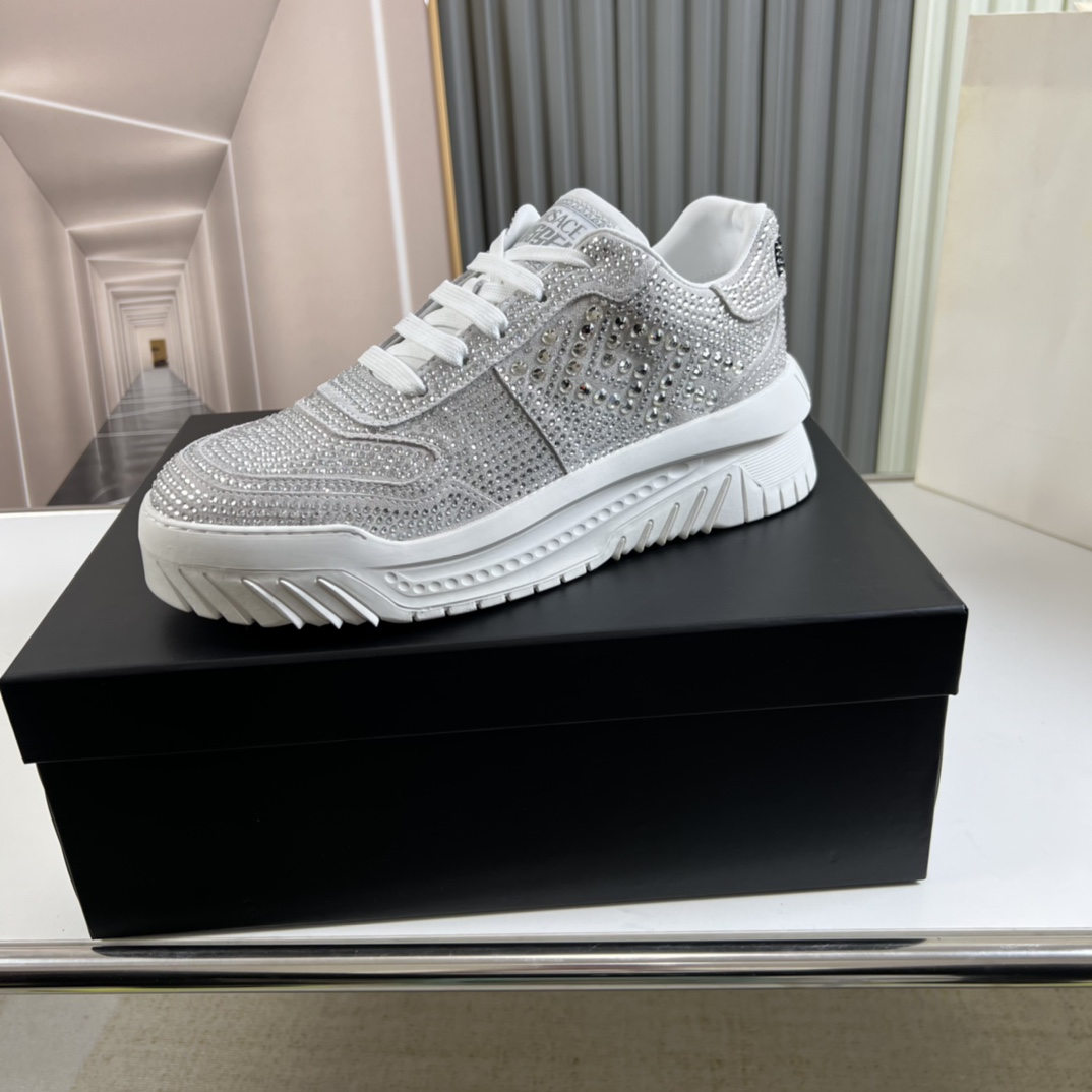 Fábrica Recién llegado ~ Versace El último estilo de pasarela de Versace🔗 Un zapato que será popular este año🔥 🌟Suel…