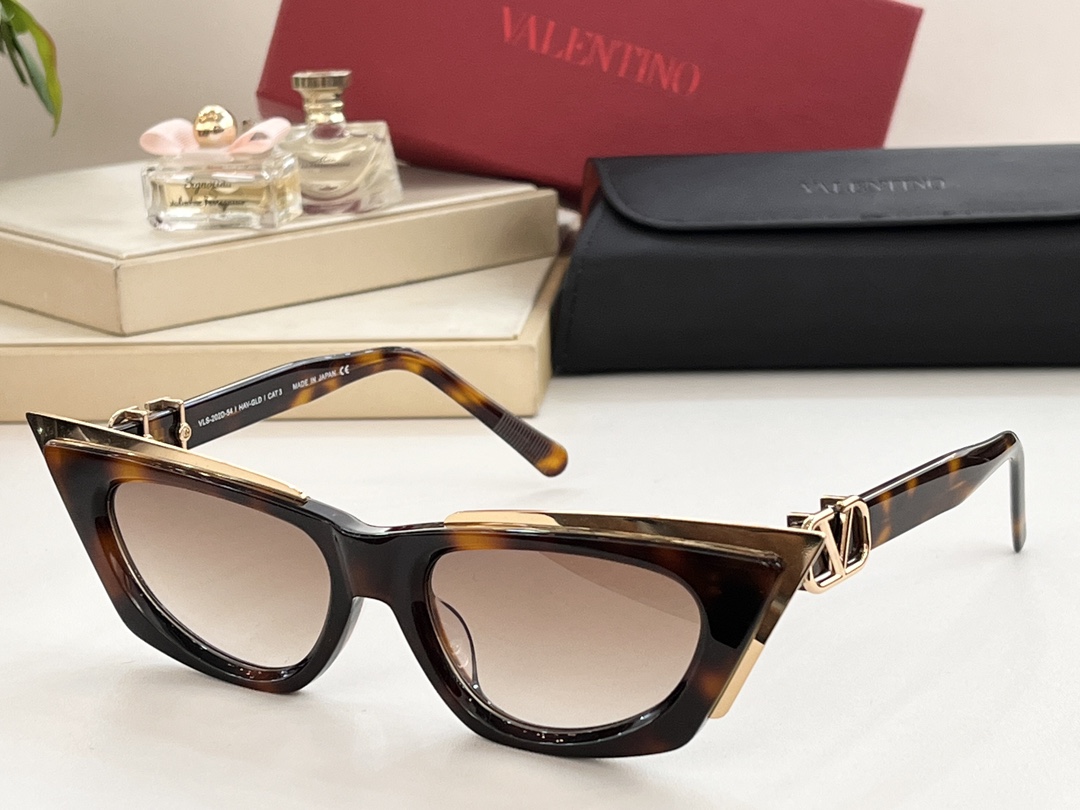 Valentino AAAAA
 Sunglasses Fashion