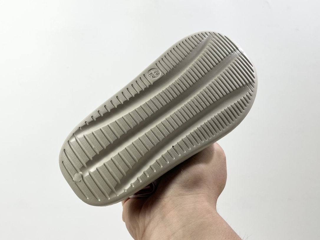 图片[5]-NK 包头三魔术贴儿童凉鞋 尺码：26-35码 露趾透气凉鞋，包头护趾设计，超级贴心💓 三魔术贴设计，方便调节松紧✔️ 简约大气LOGO，百搭时尚🆒 耐磨防滑EVA大底，超舒适☁️-选品中心