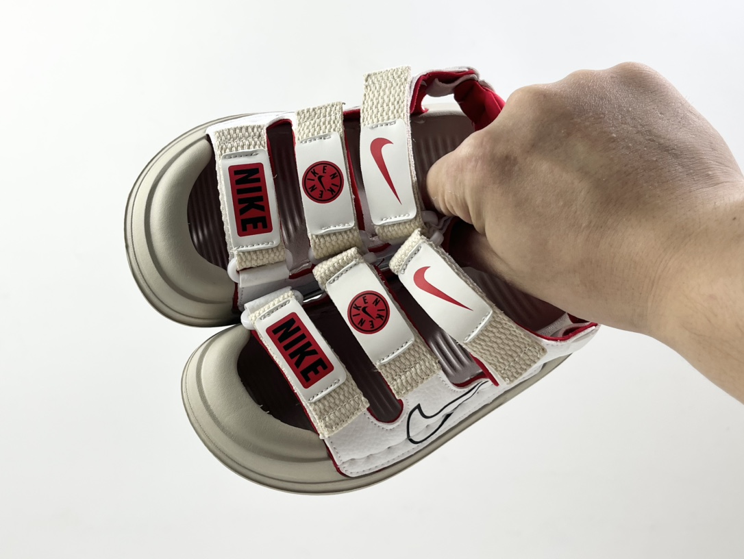 NK 包头三魔术贴儿童凉鞋 尺码：26-35码 露趾透气凉鞋，包头护趾设计，超级贴心💓 三魔术贴设计，方便调节松紧✔️ 简约大气LOGO，百搭时尚🆒 耐磨防滑EVA大底，超舒适☁️-选品中心