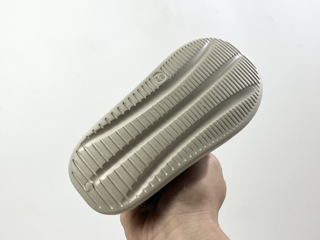 图片[5]-NK 包头三魔术贴儿童凉鞋 尺码：26-35码 露趾透气凉鞋，包头护趾设计，超级贴心💓 三魔术贴设计，方便调节松紧✔️ 简约大气LOGO，百搭时尚🆒 耐磨防滑EVA大底，超舒适☁️-选品中心