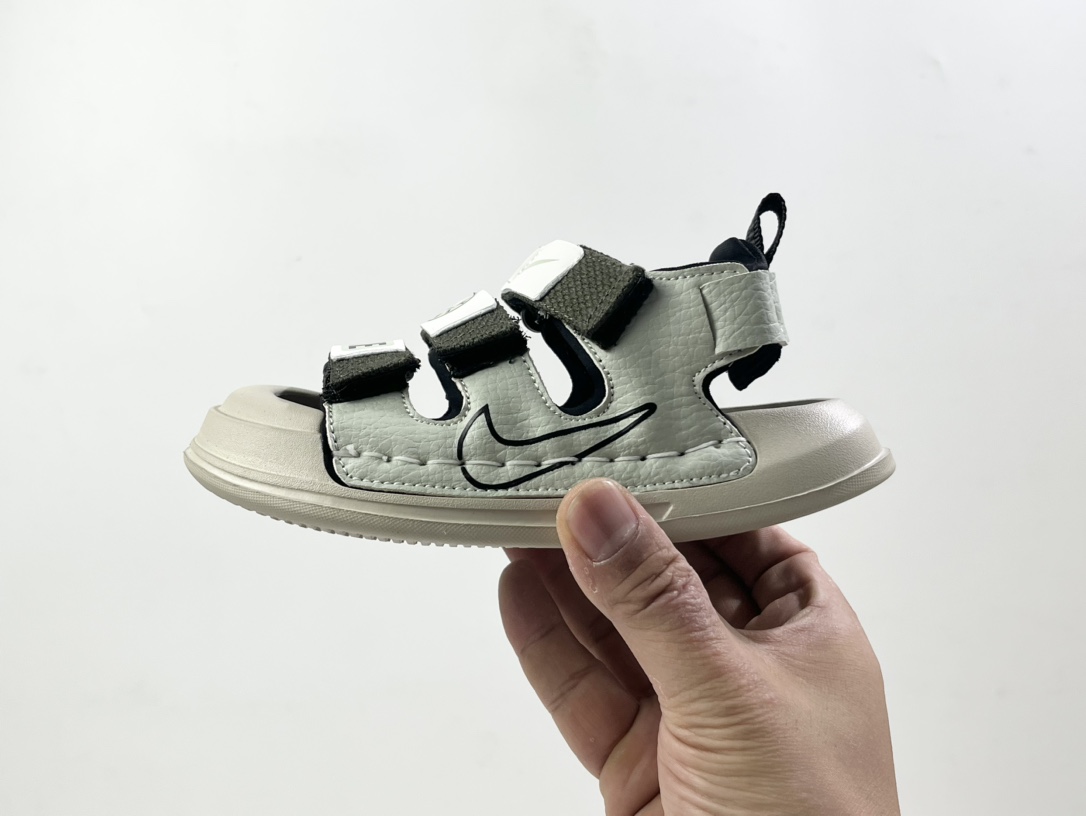 图片[4]-NK 包头三魔术贴儿童凉鞋 尺码：26-35码 露趾透气凉鞋，包头护趾设计，超级贴心💓 三魔术贴设计，方便调节松紧✔️ 简约大气LOGO，百搭时尚🆒 耐磨防滑EVA大底，超舒适☁️-选品中心