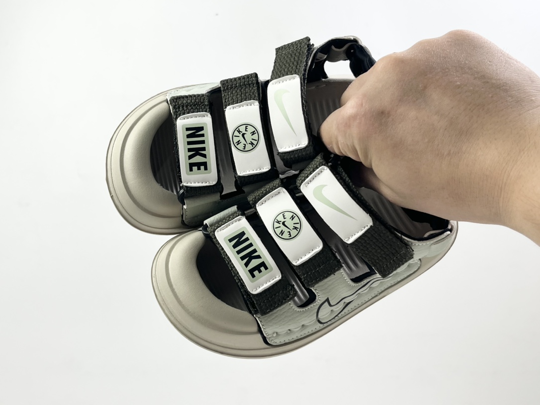 NK 包头三魔术贴儿童凉鞋 尺码：26-35码 露趾透气凉鞋，包头护趾设计，超级贴心💓 三魔术贴设计，方便调节松紧✔️ 简约大气LOGO，百搭时尚🆒 耐磨防滑EVA大底，超舒适☁️-选品中心