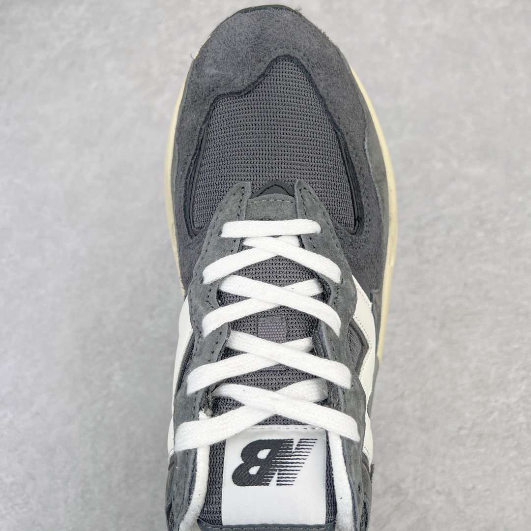图片[4]-＃小红书爆款‼️New Balance/新百伦 NB5740系列 复古休闲运动跑鞋 特别以1988年首度面世的经典574作为设计蓝本 保留574简约易衬的80s鞋型轮廓 同时再加以向90年代特立独行的抢眼美学致敬 凭借多种严选的优质素材重塑出让人耳目一新又充满层次感的革新中低结构 另一方面 为呼应90年代的巨大化潮流 鞋侧也点题采用了相应的巨大化N字Logo 并且加上反光细节点缀 再结合同样启发自574并经过改良的抓地鞋底 可谓集结两大年代的注目设计元素 尺码：36 36.5 37 37.5 38 38.5 39 40 40.5 41 42 42.5 43 44 45-选品中心