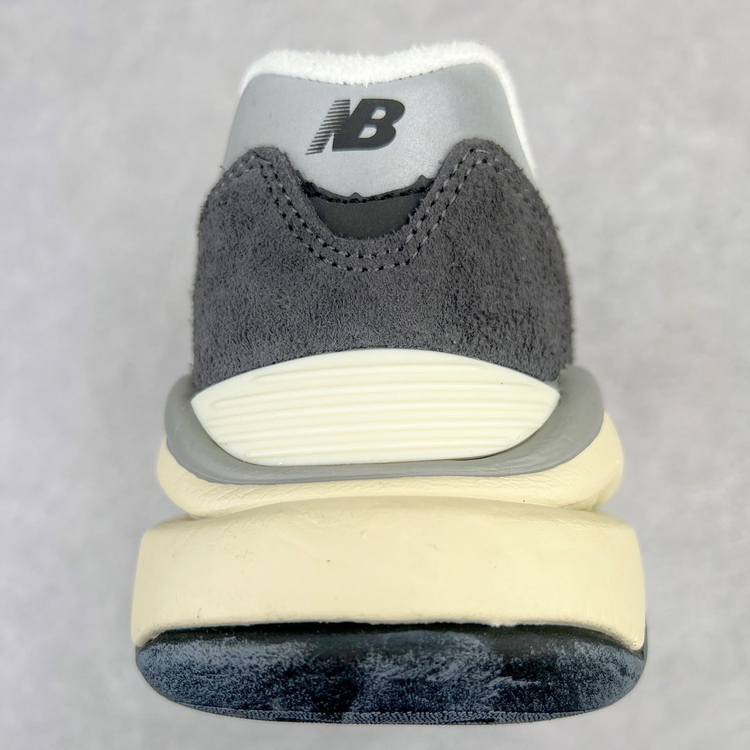 图片[8]-＃小红书爆款‼️New Balance/新百伦 NB5740系列 复古休闲运动跑鞋 特别以1988年首度面世的经典574作为设计蓝本 保留574简约易衬的80s鞋型轮廓 同时再加以向90年代特立独行的抢眼美学致敬 凭借多种严选的优质素材重塑出让人耳目一新又充满层次感的革新中低结构 另一方面 为呼应90年代的巨大化潮流 鞋侧也点题采用了相应的巨大化N字Logo 并且加上反光细节点缀 再结合同样启发自574并经过改良的抓地鞋底 可谓集结两大年代的注目设计元素 尺码：36 36.5 37 37.5 38 38.5 39 40 40.5 41 42 42.5 43 44 45-选品中心