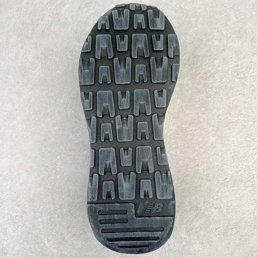 图片[9]-＃小红书爆款‼️New Balance/新百伦 NB5740系列 复古休闲运动跑鞋 特别以1988年首度面世的经典574作为设计蓝本 保留574简约易衬的80s鞋型轮廓 同时再加以向90年代特立独行的抢眼美学致敬 凭借多种严选的优质素材重塑出让人耳目一新又充满层次感的革新中低结构 另一方面 为呼应90年代的巨大化潮流 鞋侧也点题采用了相应的巨大化N字Logo 并且加上反光细节点缀 再结合同样启发自574并经过改良的抓地鞋底 可谓集结两大年代的注目设计元素 尺码：36 36.5 37 37.5 38 38.5 39 40 40.5 41 42 42.5 43 44 45-选品中心