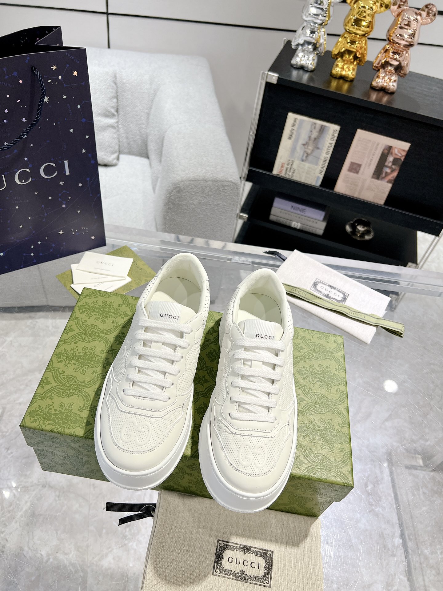 Kolekcja 7 gwiazdek
 Gucci Biały Unisex Kobiety Mężczyźni Skóra krowia Spodnie dresowe