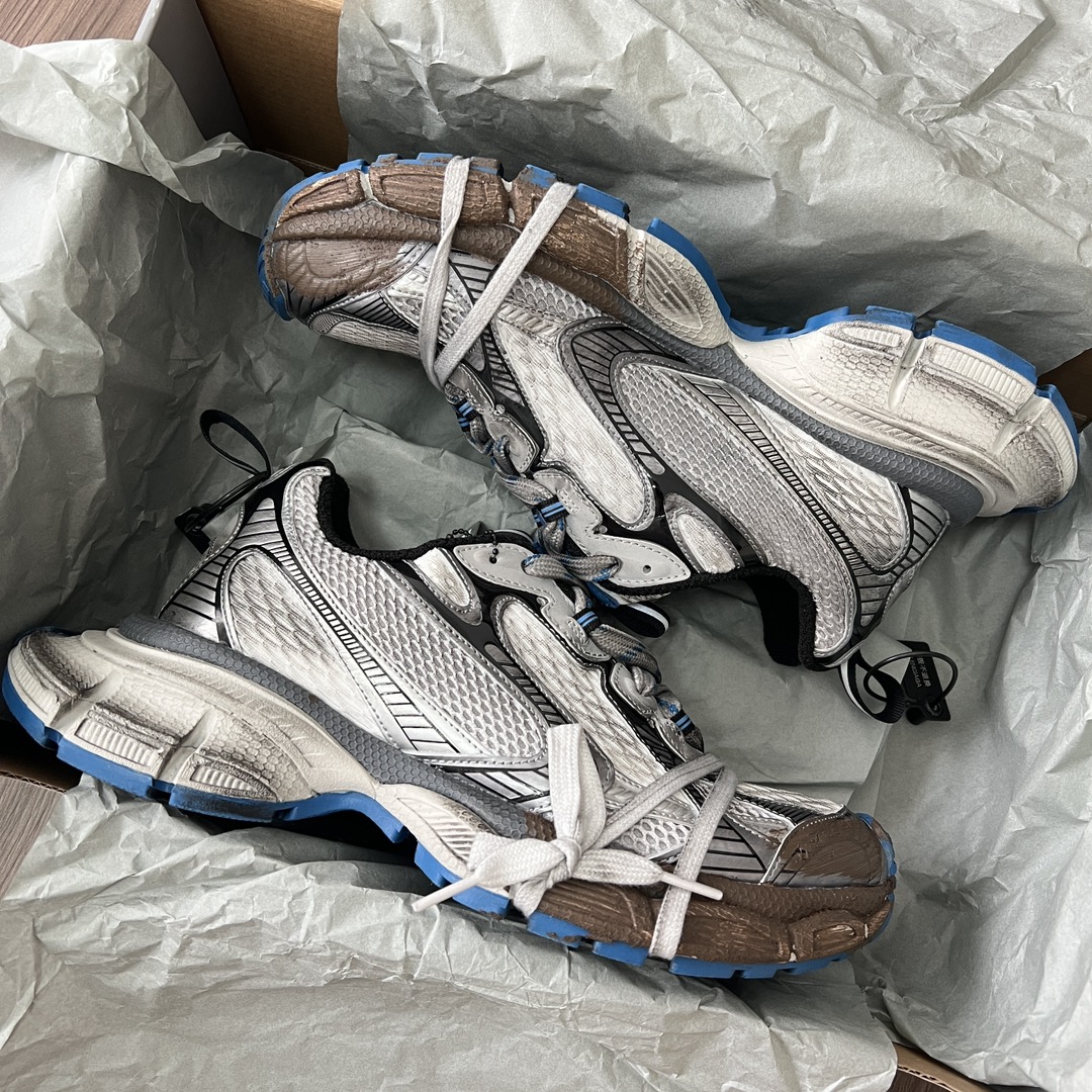 Balenciaga Balenciaga Phantom Sneaker 巴黎世家全新做旧十代银兰涂鸦潮流跑鞋 在延续 Track Trainer 户外轮廓和复杂鞋面结构的同时