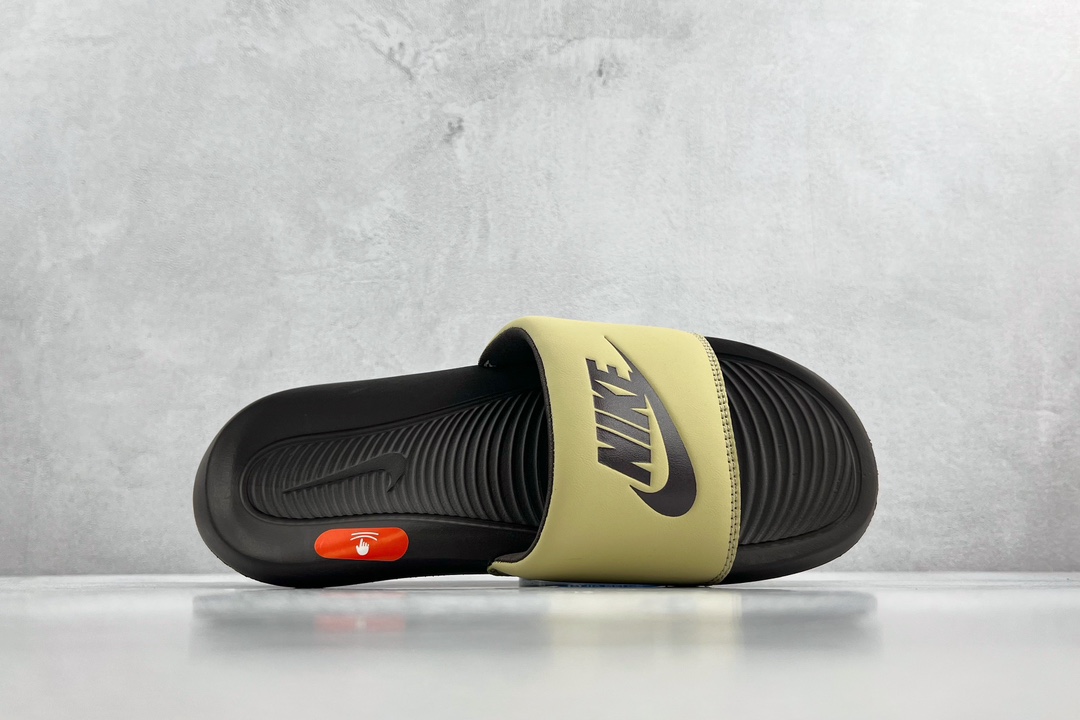 70 平台订单 Nike Victori One 棕色 CN9675-701