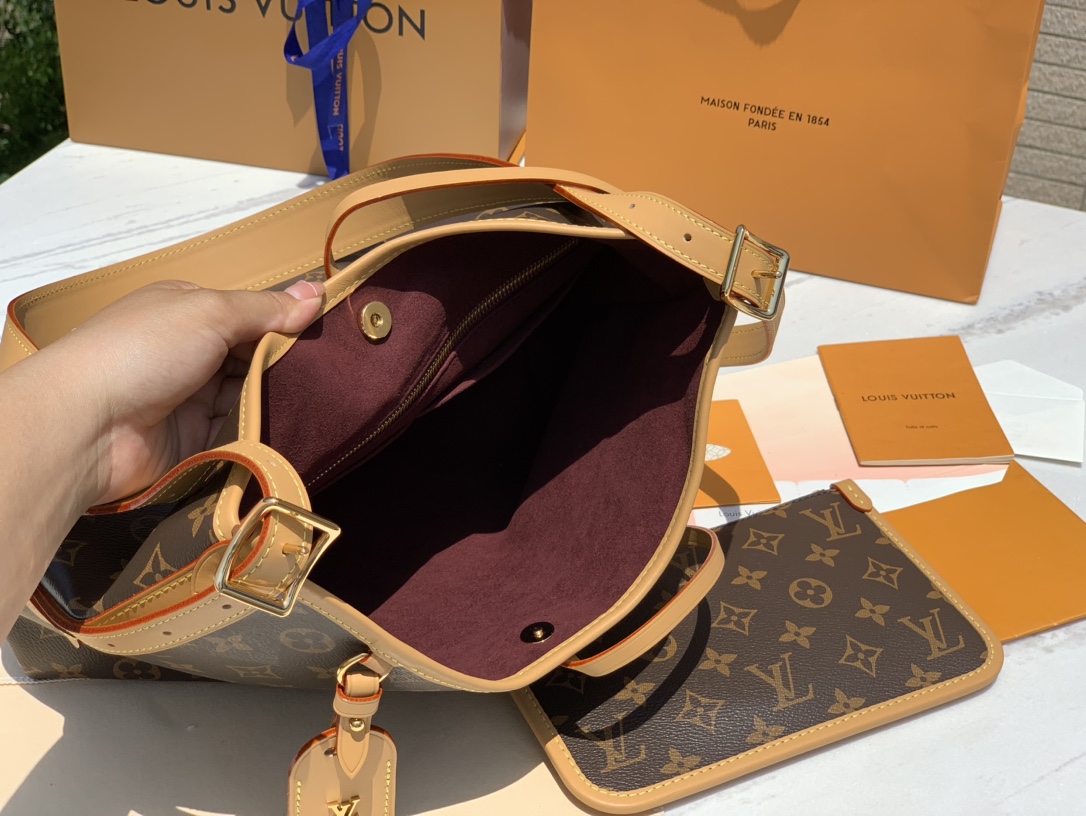 🌼尺寸29x24x12cm 渠道特供 LV 爆款M46203 CARRYALL系列小号购物袋，上市第一天